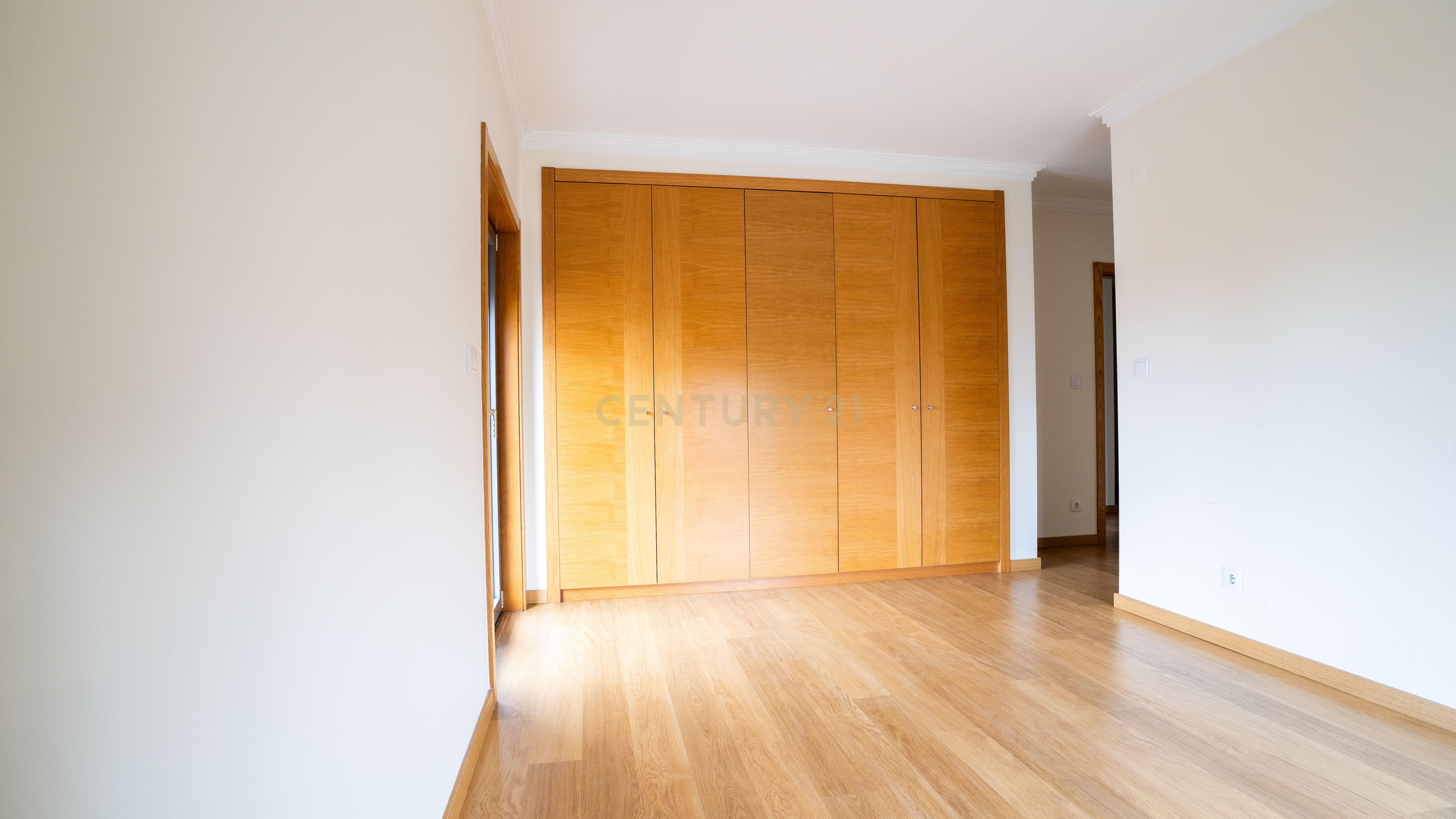 Apartamento T2 Moderno junto ao SPACIO Shopping Olivais - Image 18