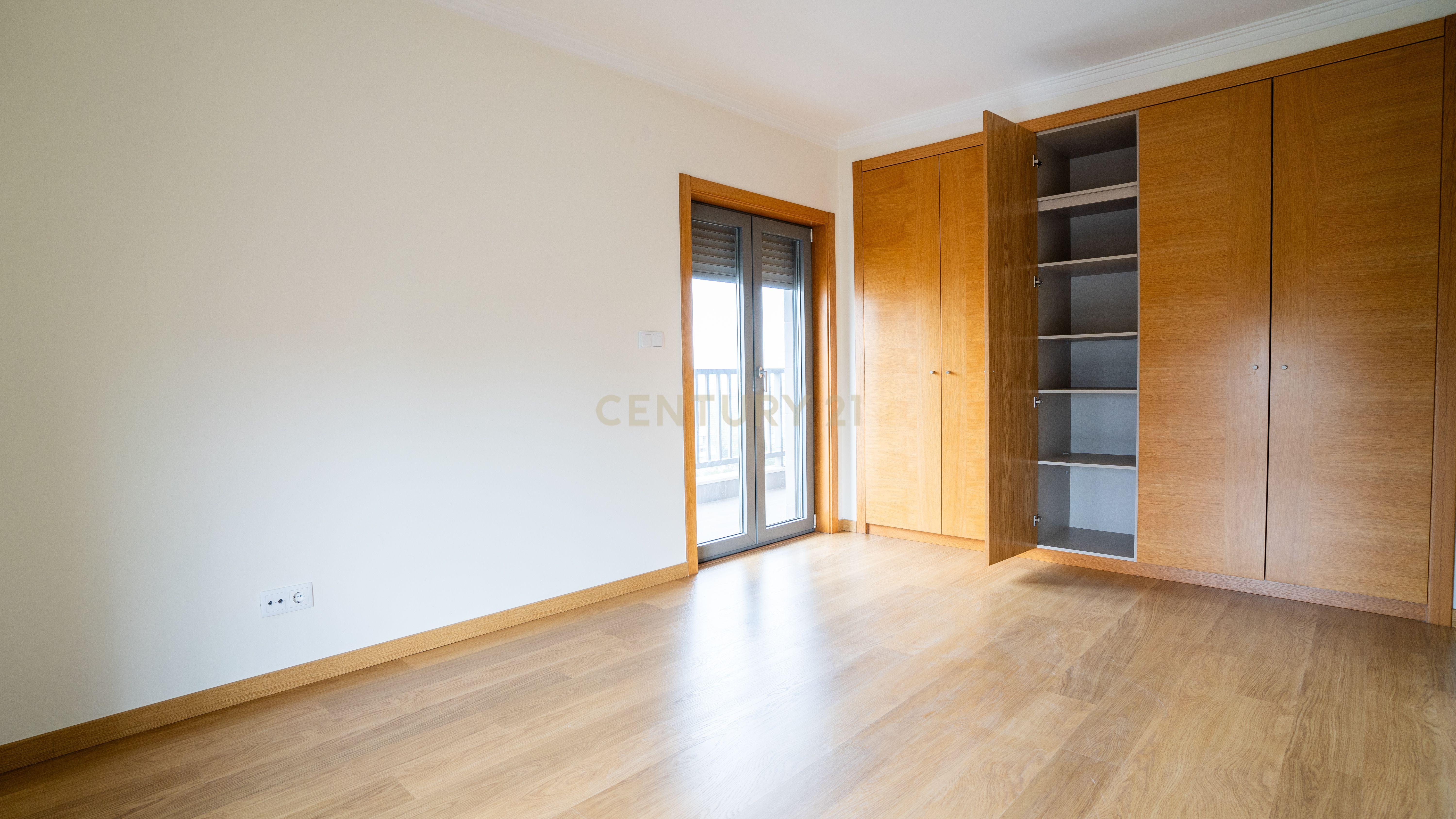 Apartamento T2 Moderno junto ao SPACIO Shopping Olivais - Image 17
