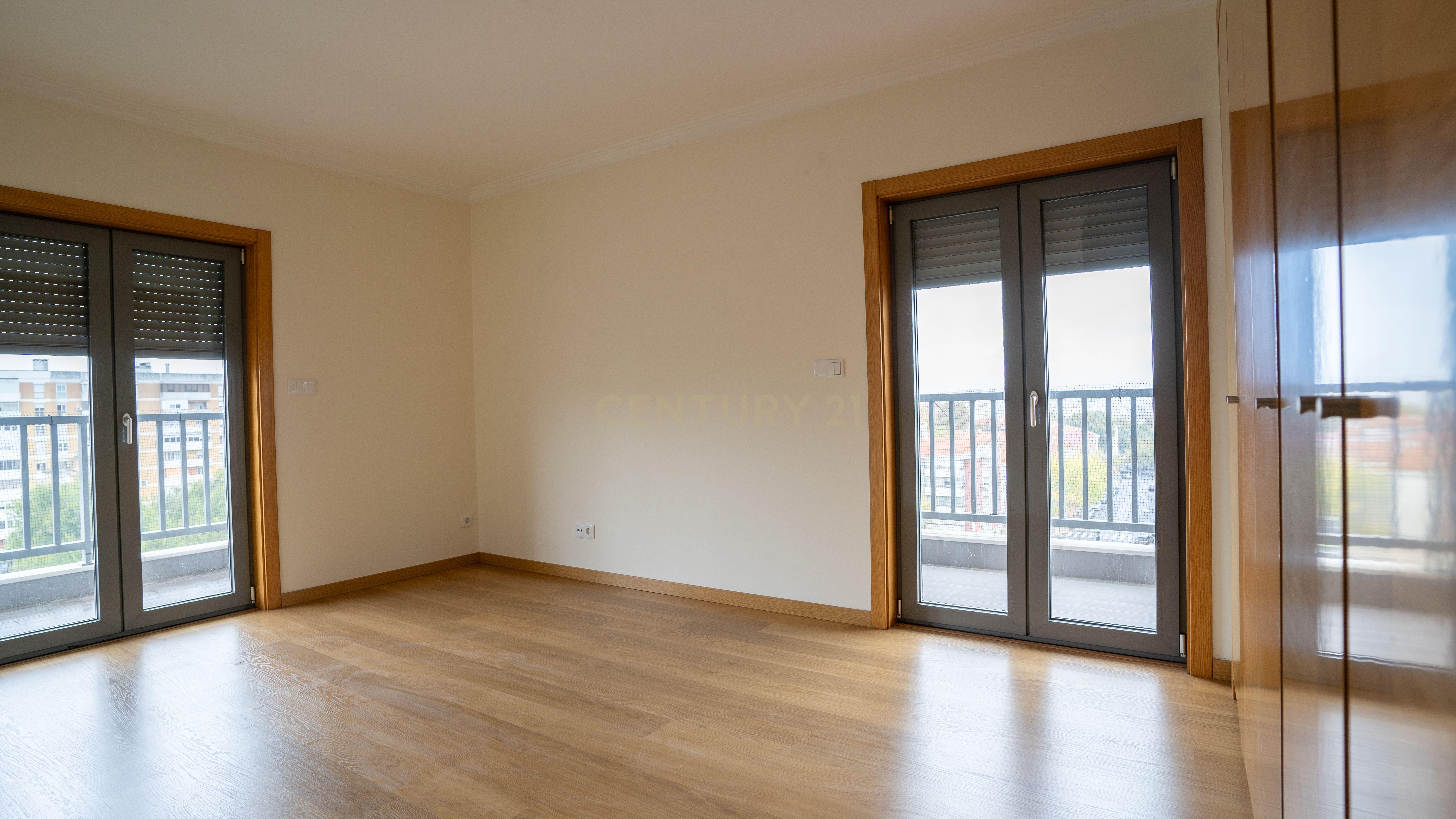 Apartamento T2 Moderno junto ao SPACIO Shopping Olivais - Image 10