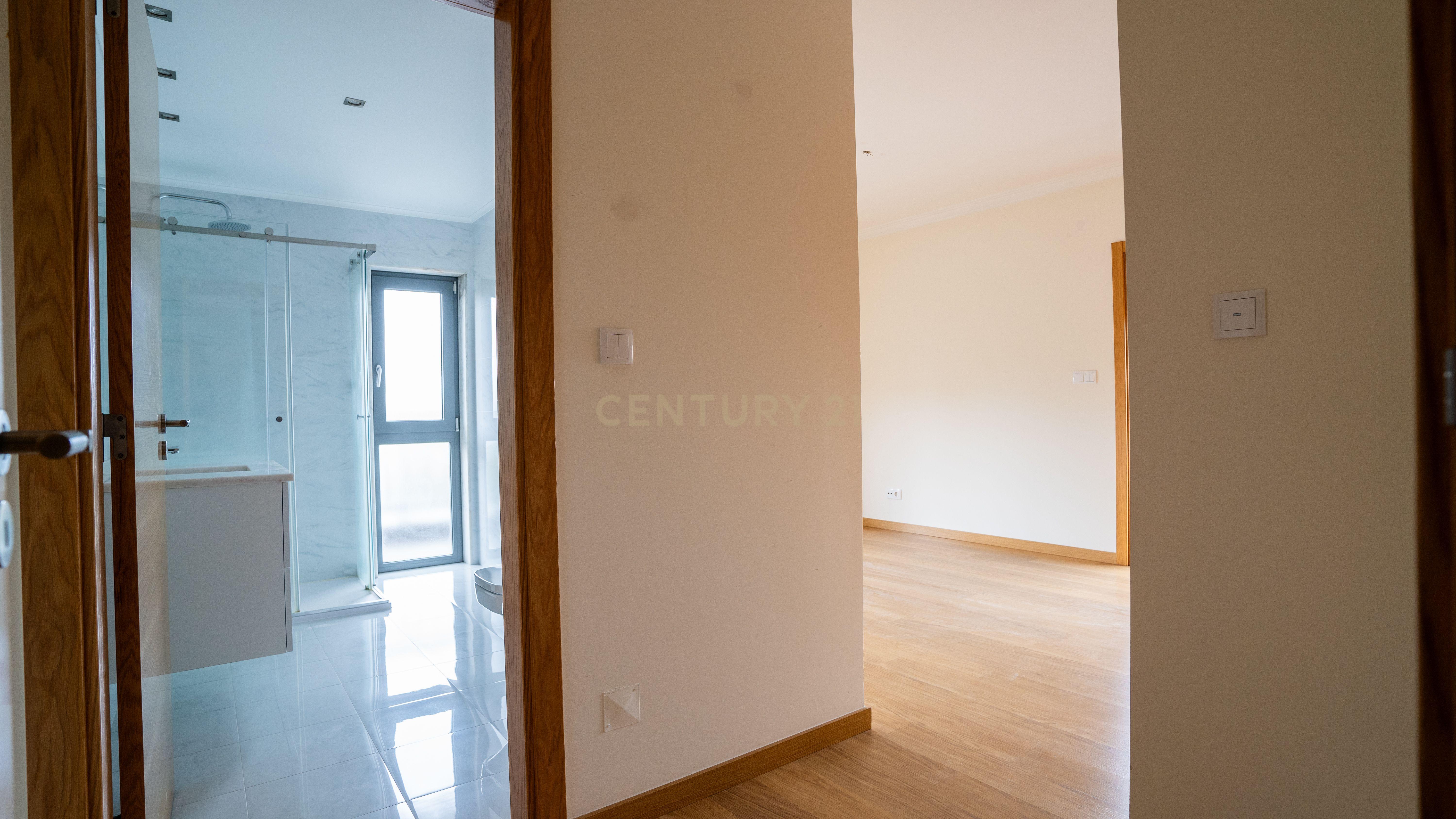 Apartamento T2 Moderno junto ao SPACIO Shopping Olivais - Image 11