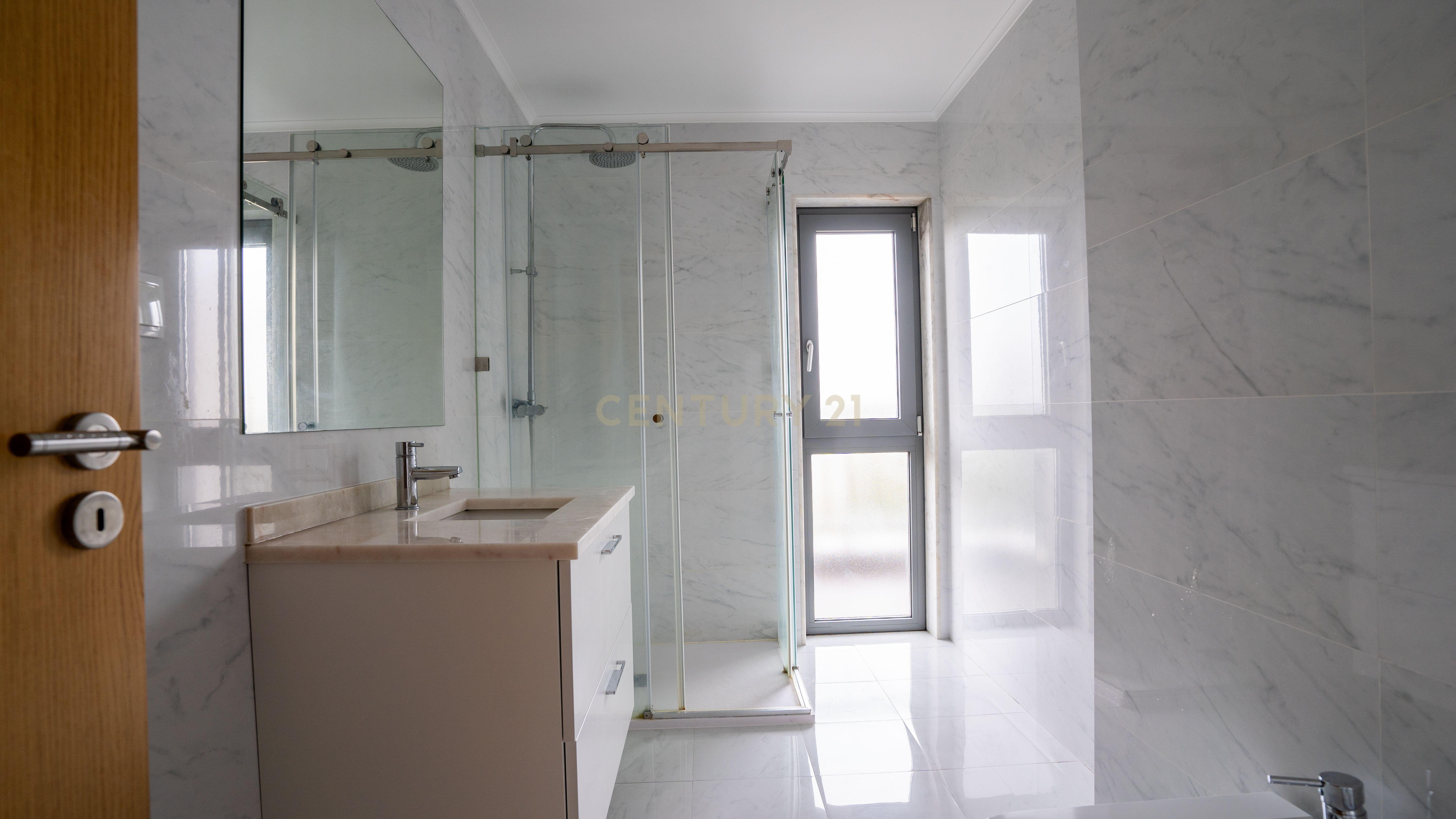 Apartamento T2 Moderno junto ao SPACIO Shopping Olivais - Image 19