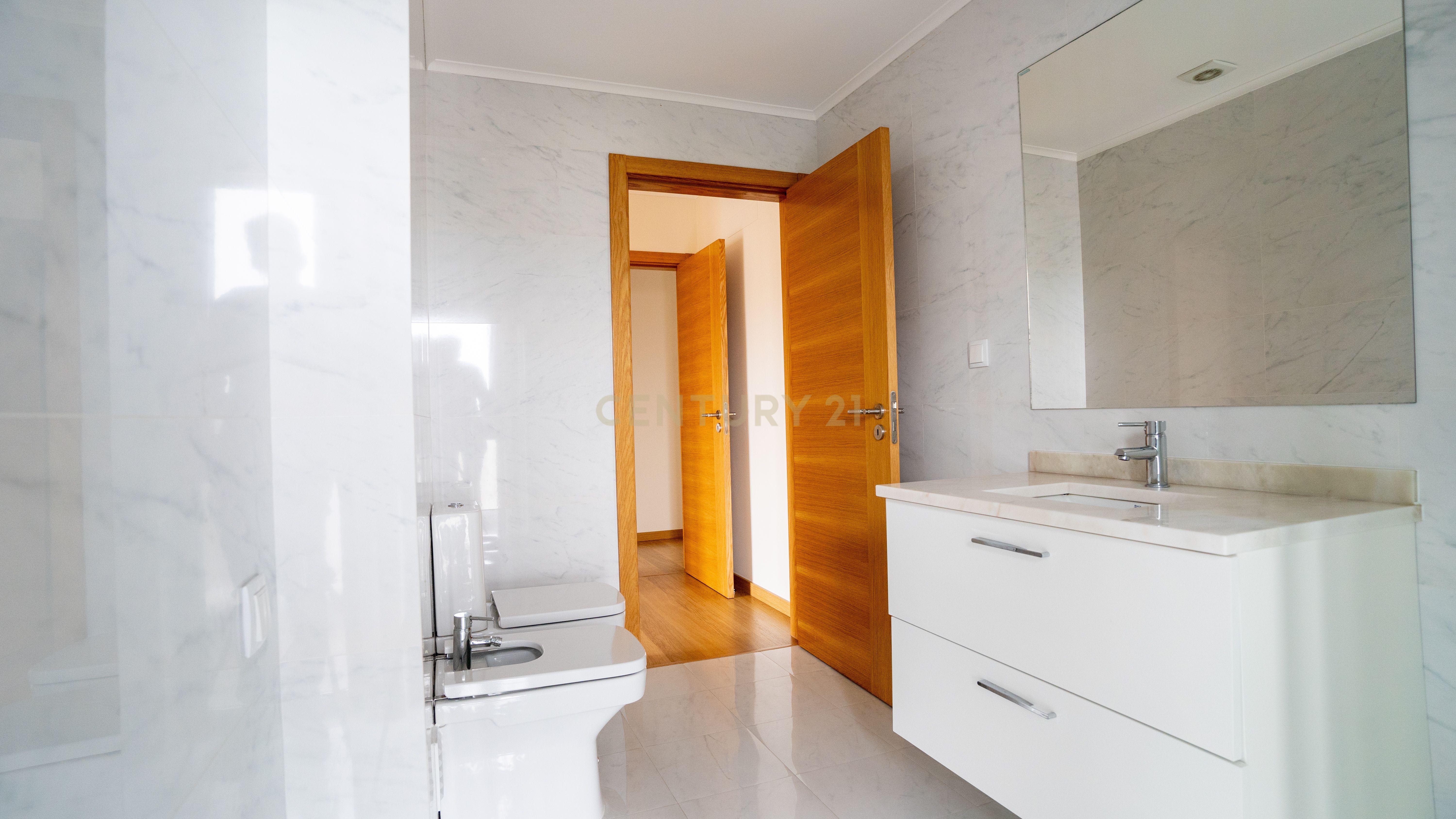 Apartamento T2 Moderno junto ao SPACIO Shopping Olivais - Image 16