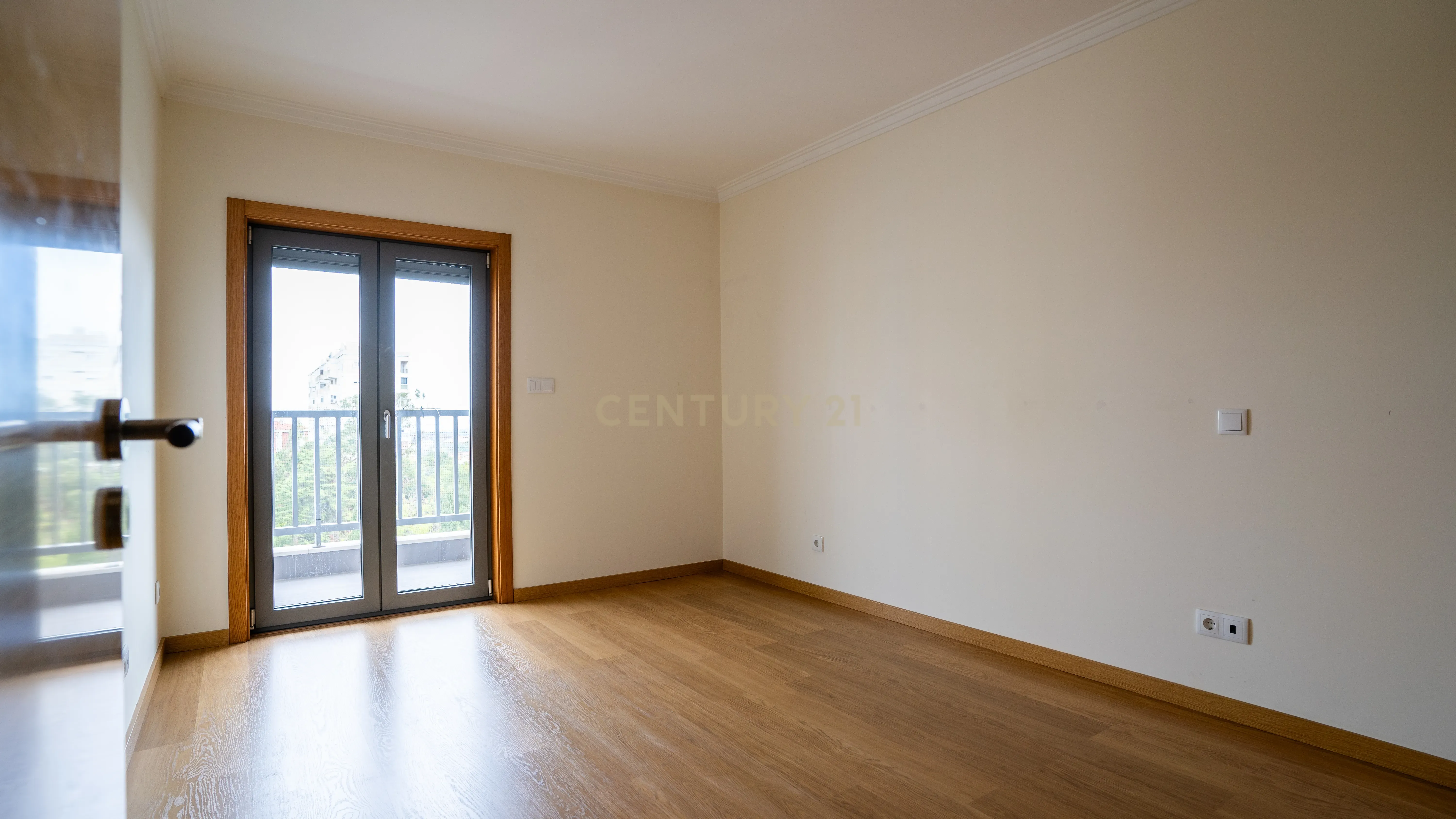 Apartamento T2 Moderno junto ao SPACIO Shopping Olivais - Image 14