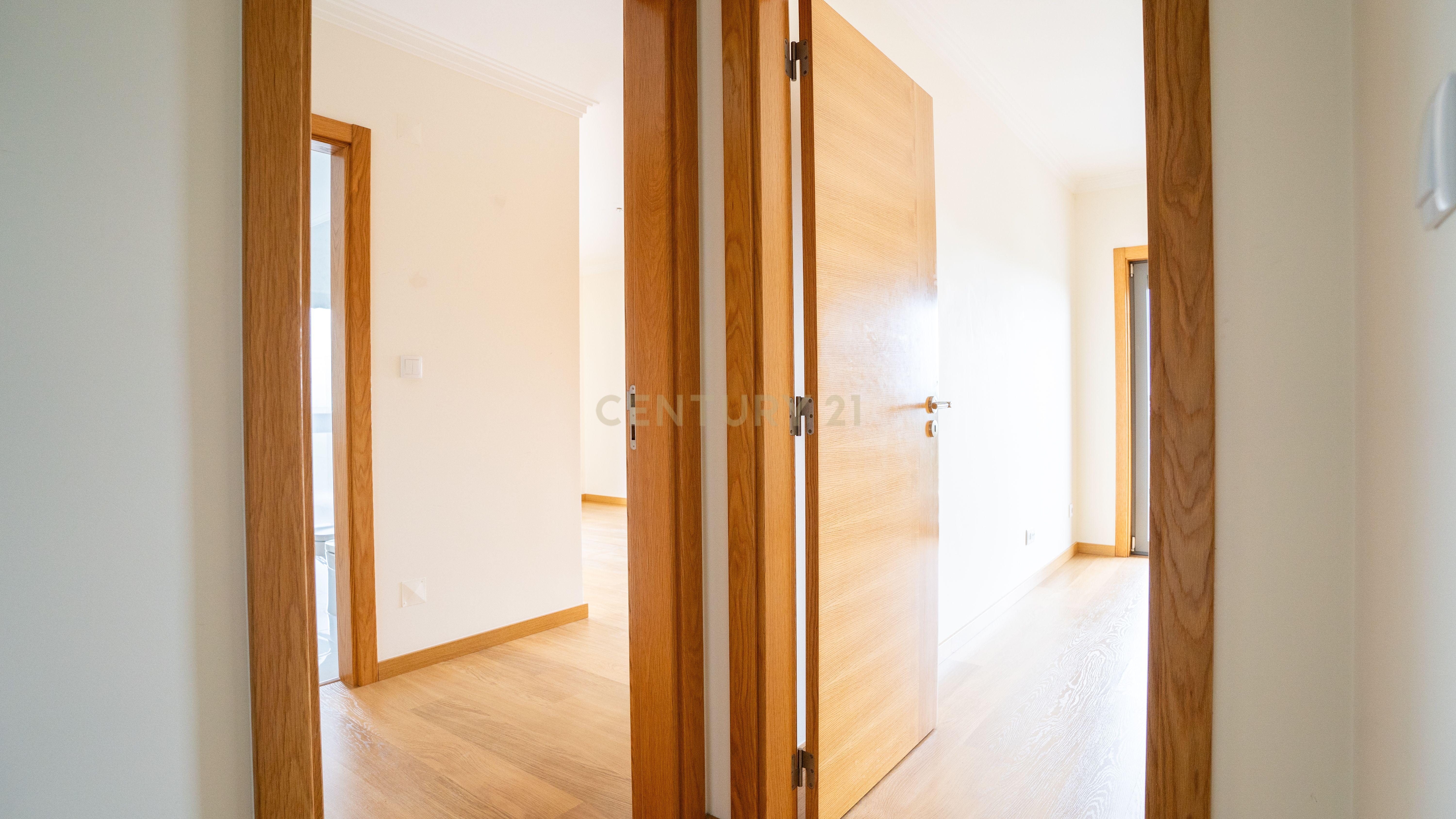 Apartamento T2 Moderno junto ao SPACIO Shopping Olivais - Image 13