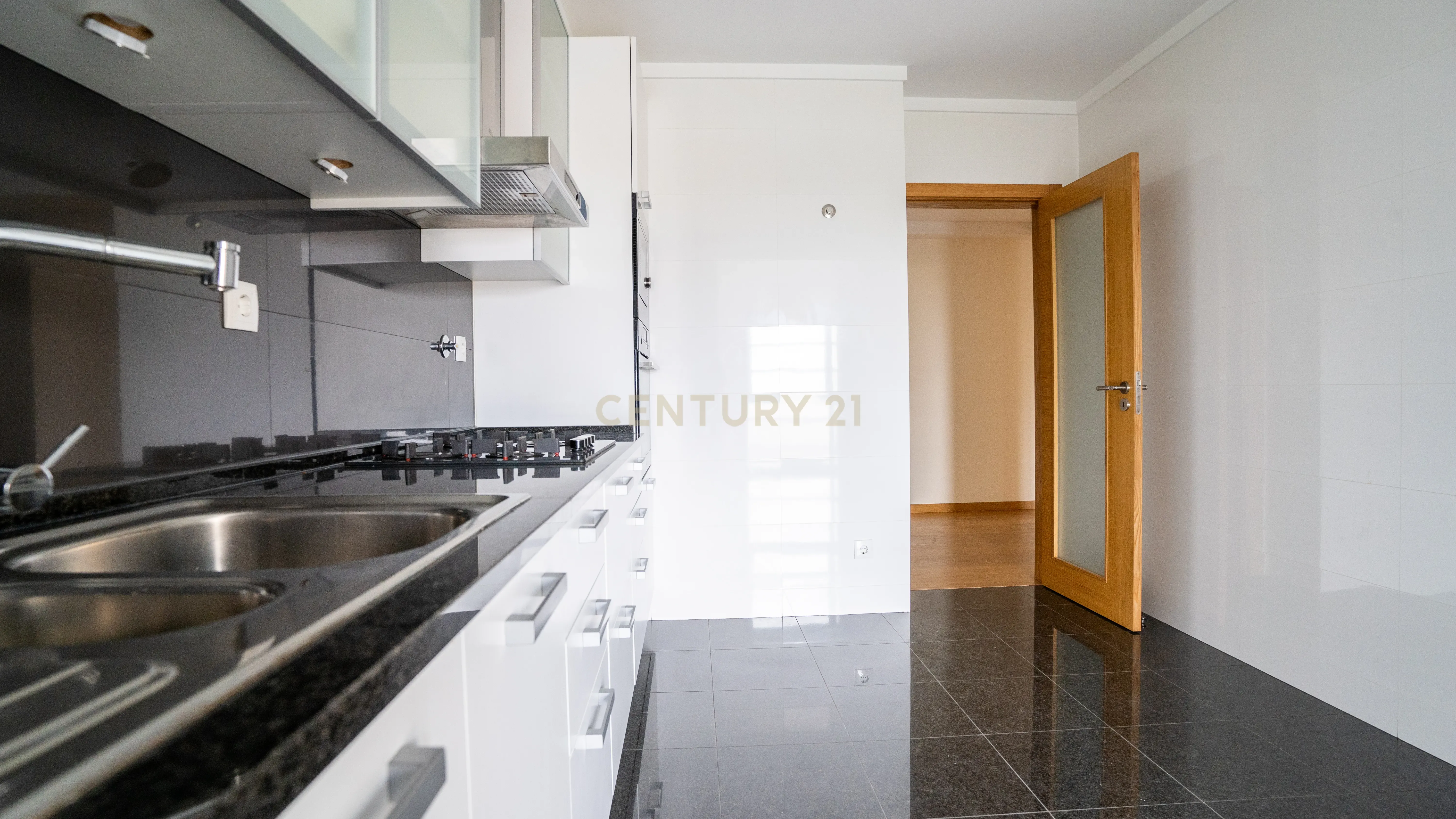 Apartamento T2 Moderno junto ao SPACIO Shopping Olivais - Image 24