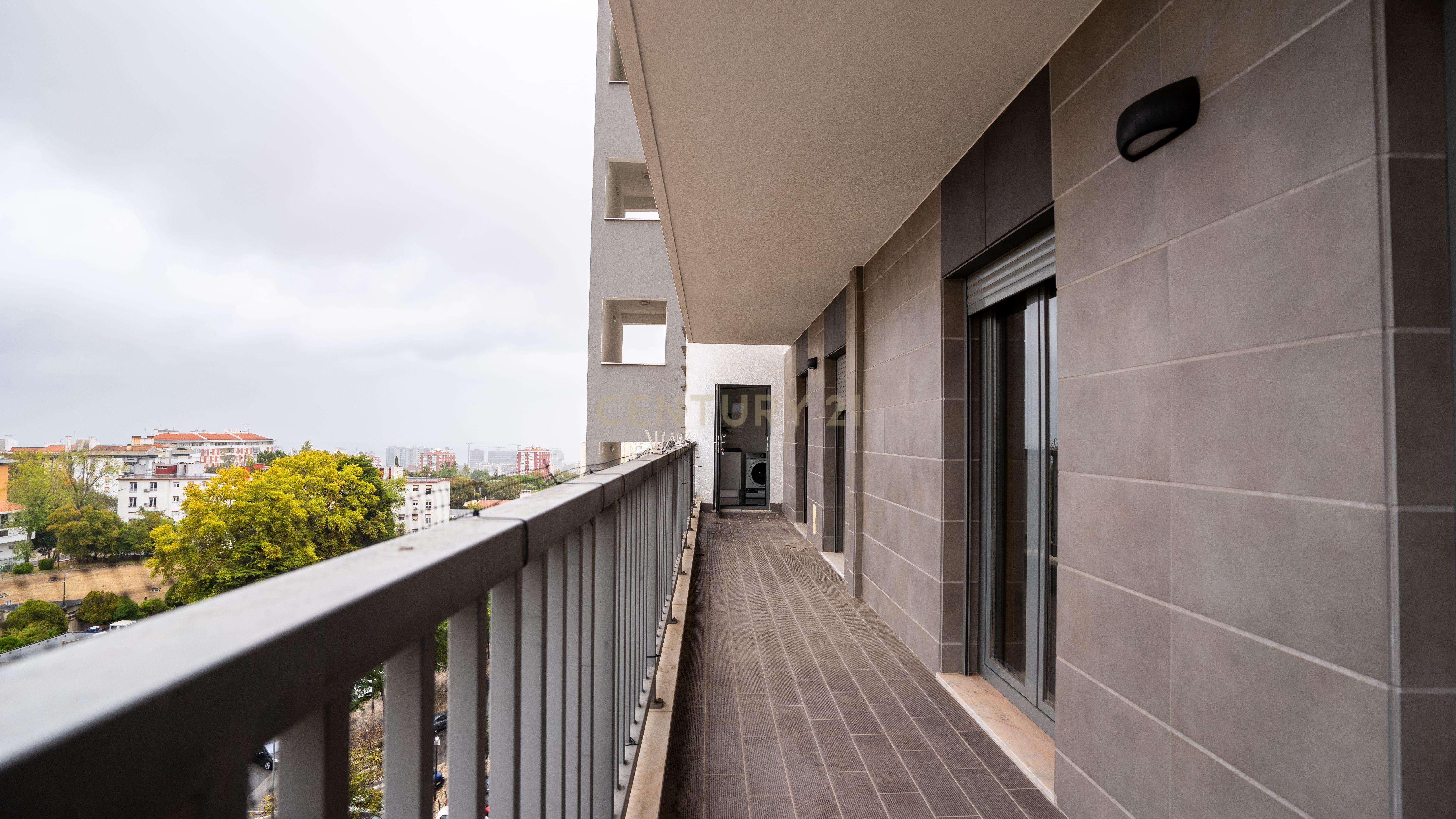 Apartamento T2 Moderno junto ao SPACIO Shopping Olivais - Image 3