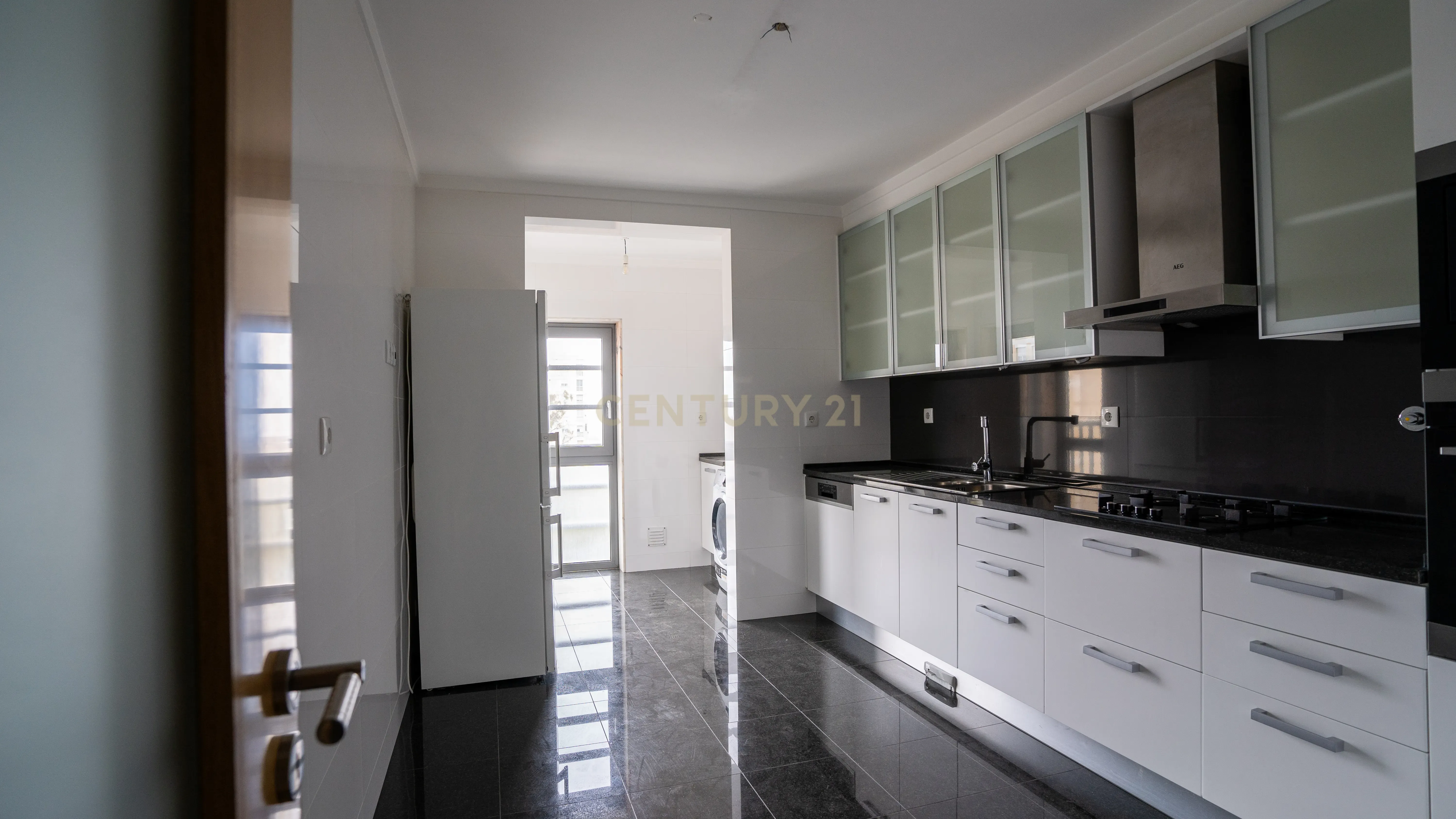 Apartamento T2 Moderno junto ao SPACIO Shopping Olivais - Image 22