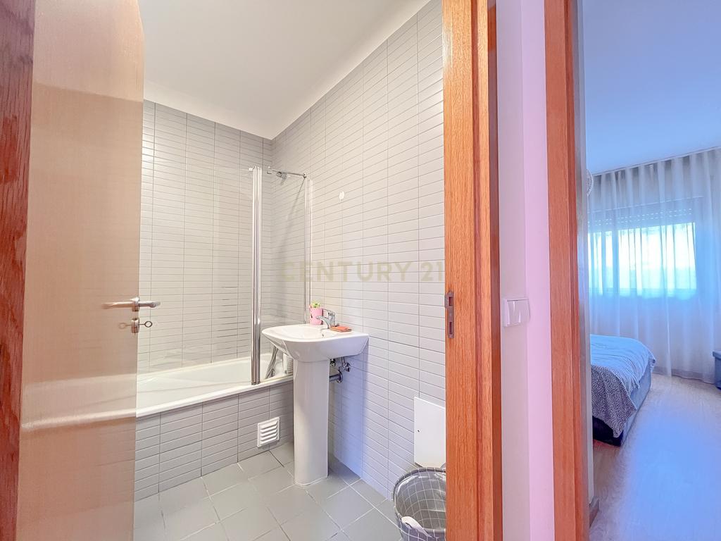 Apartamento com três quartos em Mozelos, Santa Maria da Feira - Image 16