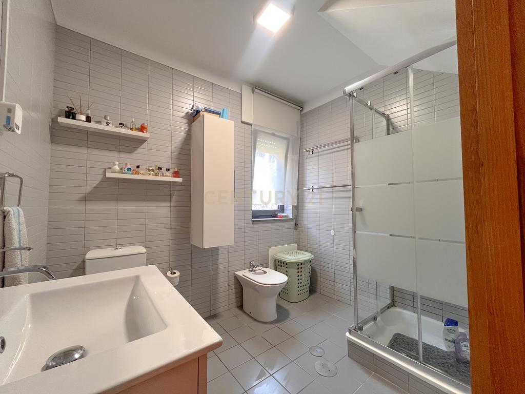 Apartamento com três quartos em Mozelos, Santa Maria da Feira - Image 15