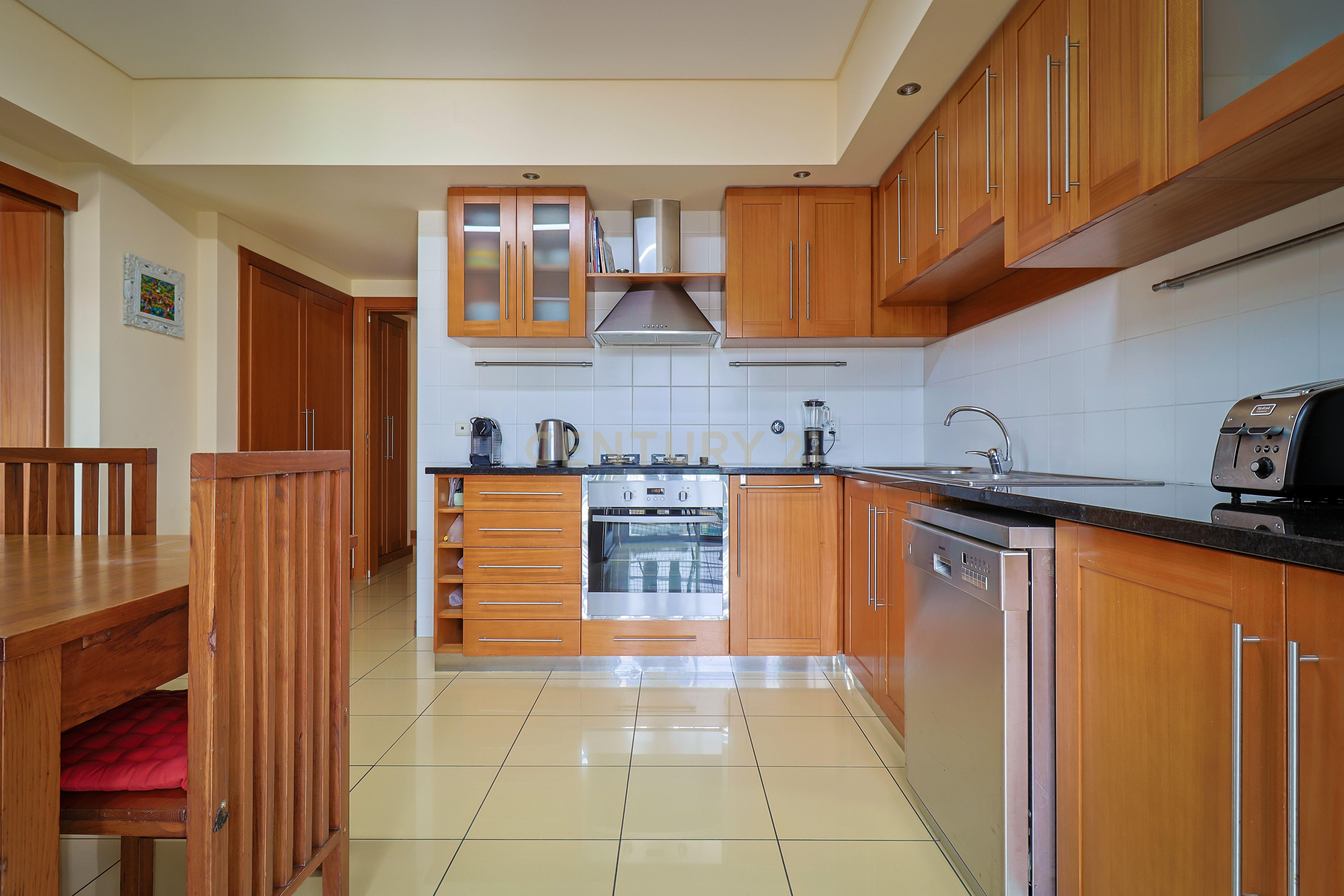 Apartamento T4 duplex, com garagem numa das Avenidas mais prestigiadas de Ponta Delgada, Açores - Image 11