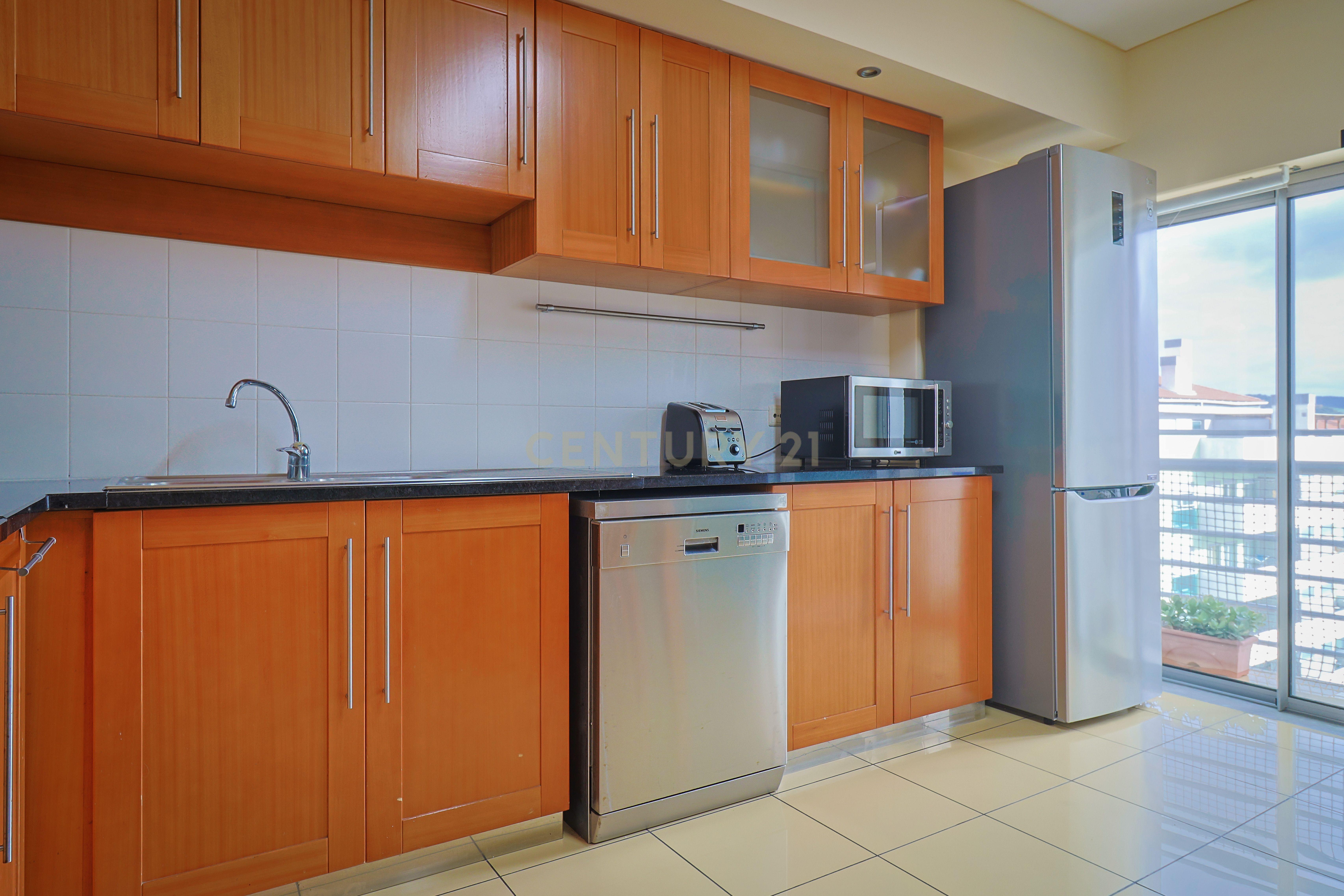 Apartamento T4 duplex, com garagem numa das Avenidas mais prestigiadas de Ponta Delgada, Açores - Image 13