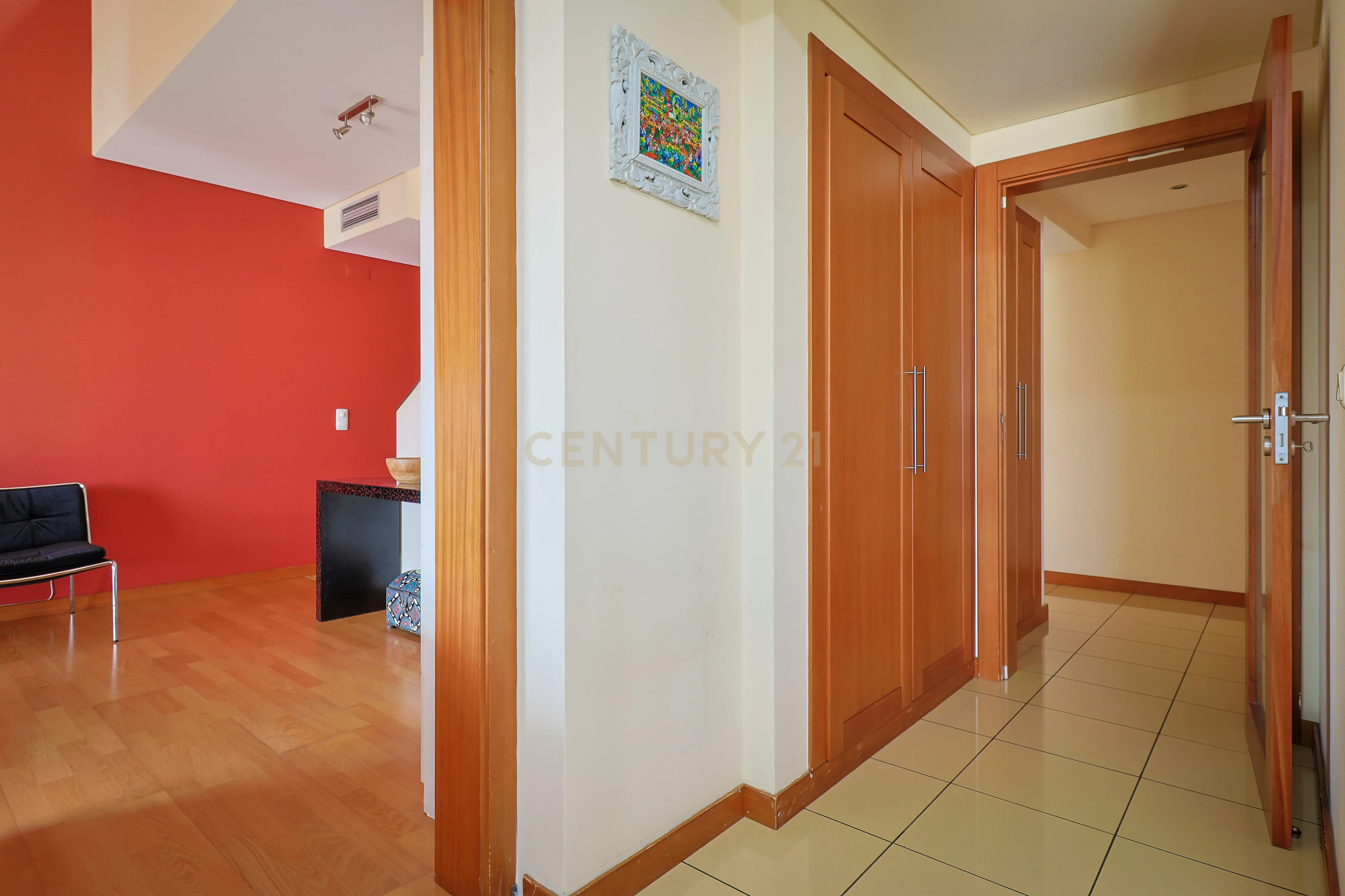 Apartamento T4 duplex, com garagem numa das Avenidas mais prestigiadas de Ponta Delgada, Açores - Image 9
