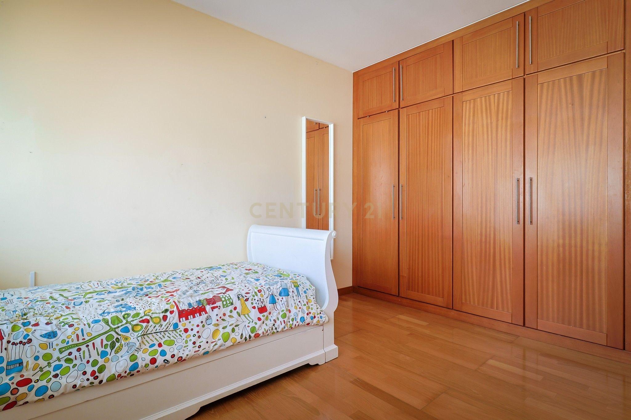 Apartamento T4 duplex, com garagem numa das Avenidas mais prestigiadas de Ponta Delgada, Açores - Image 18