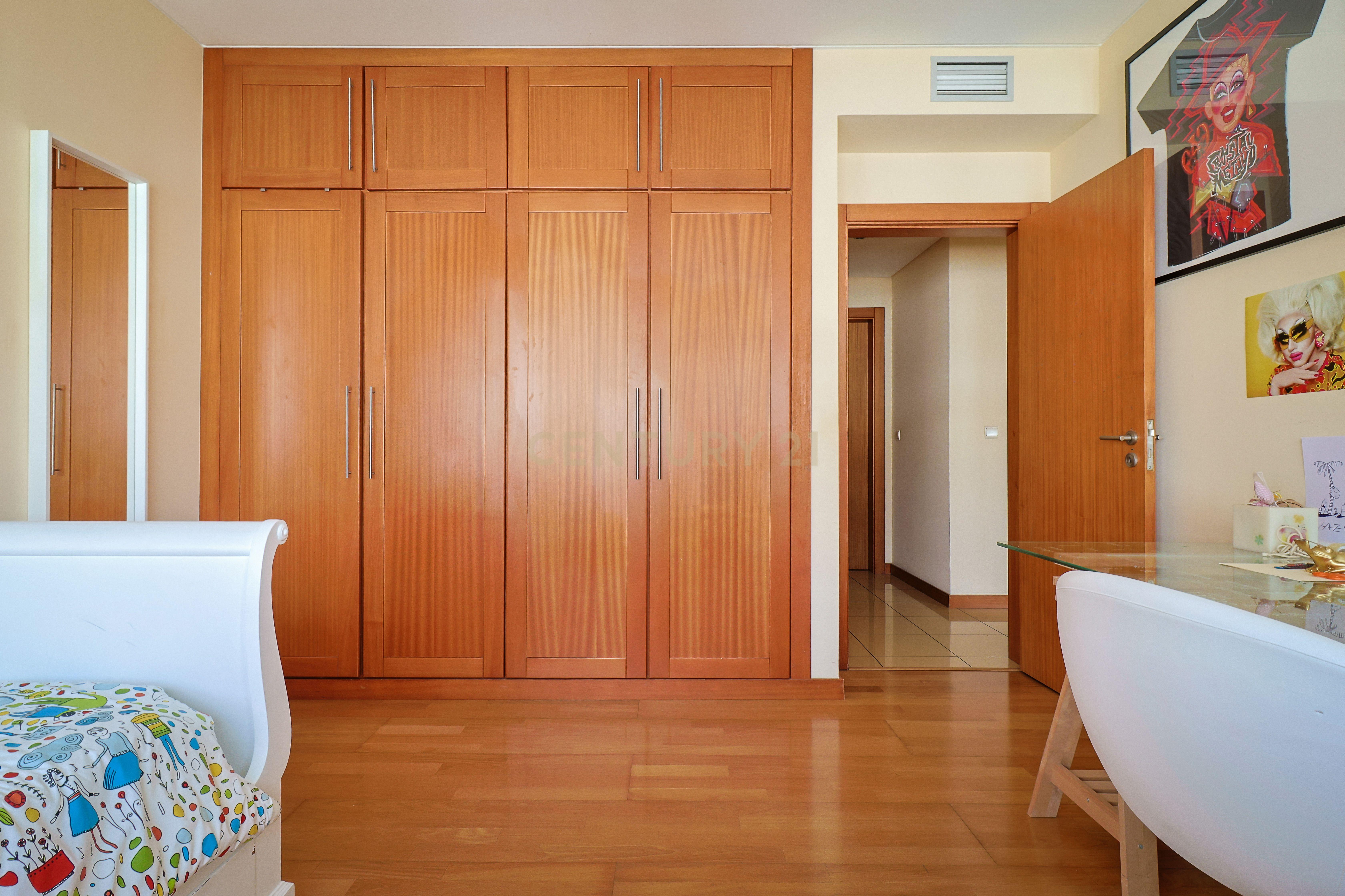 Apartamento T4 duplex, com garagem numa das Avenidas mais prestigiadas de Ponta Delgada, Açores - Image 19