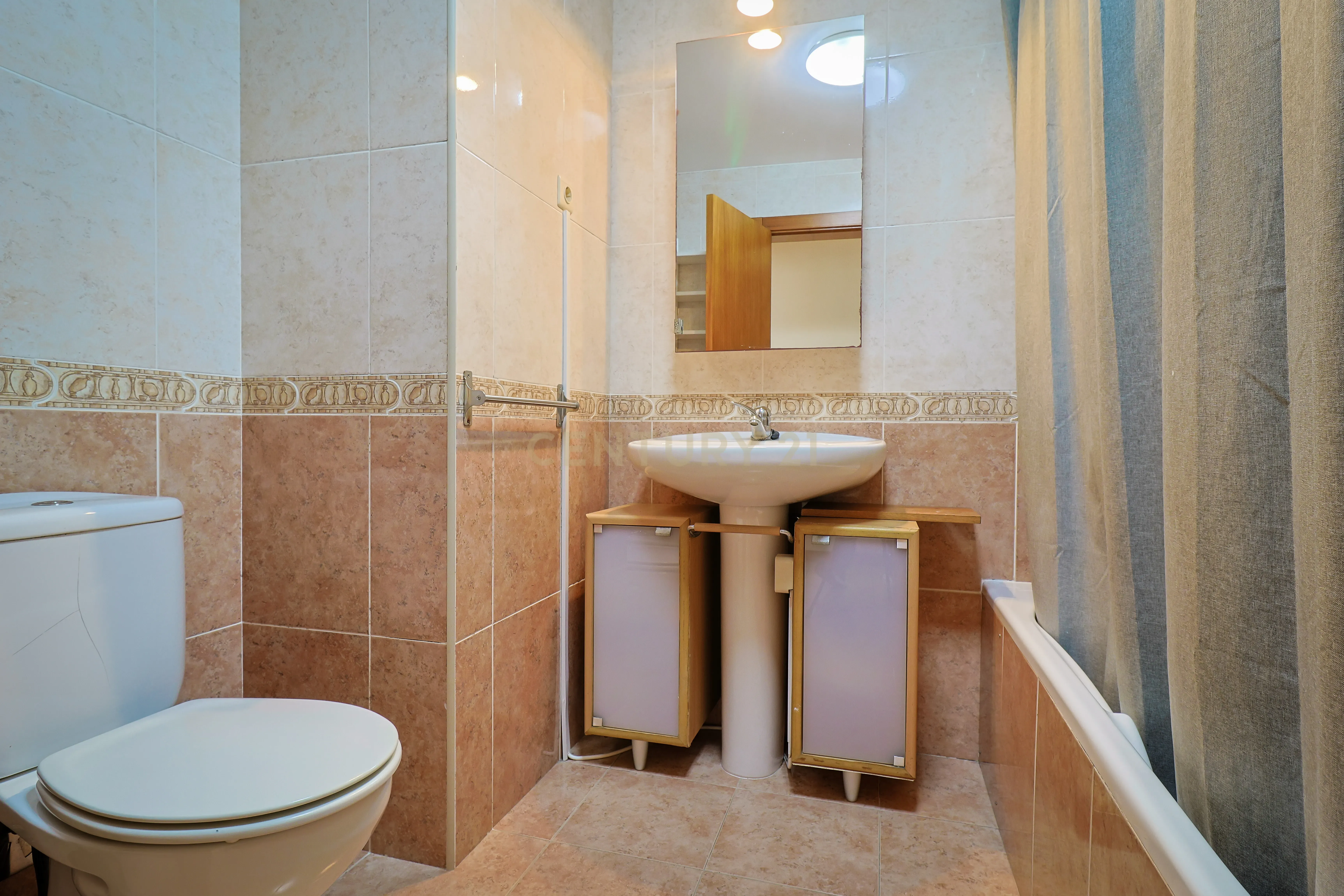 Apartamento T4 duplex, com garagem numa das Avenidas mais prestigiadas de Ponta Delgada, Açores - Image 28