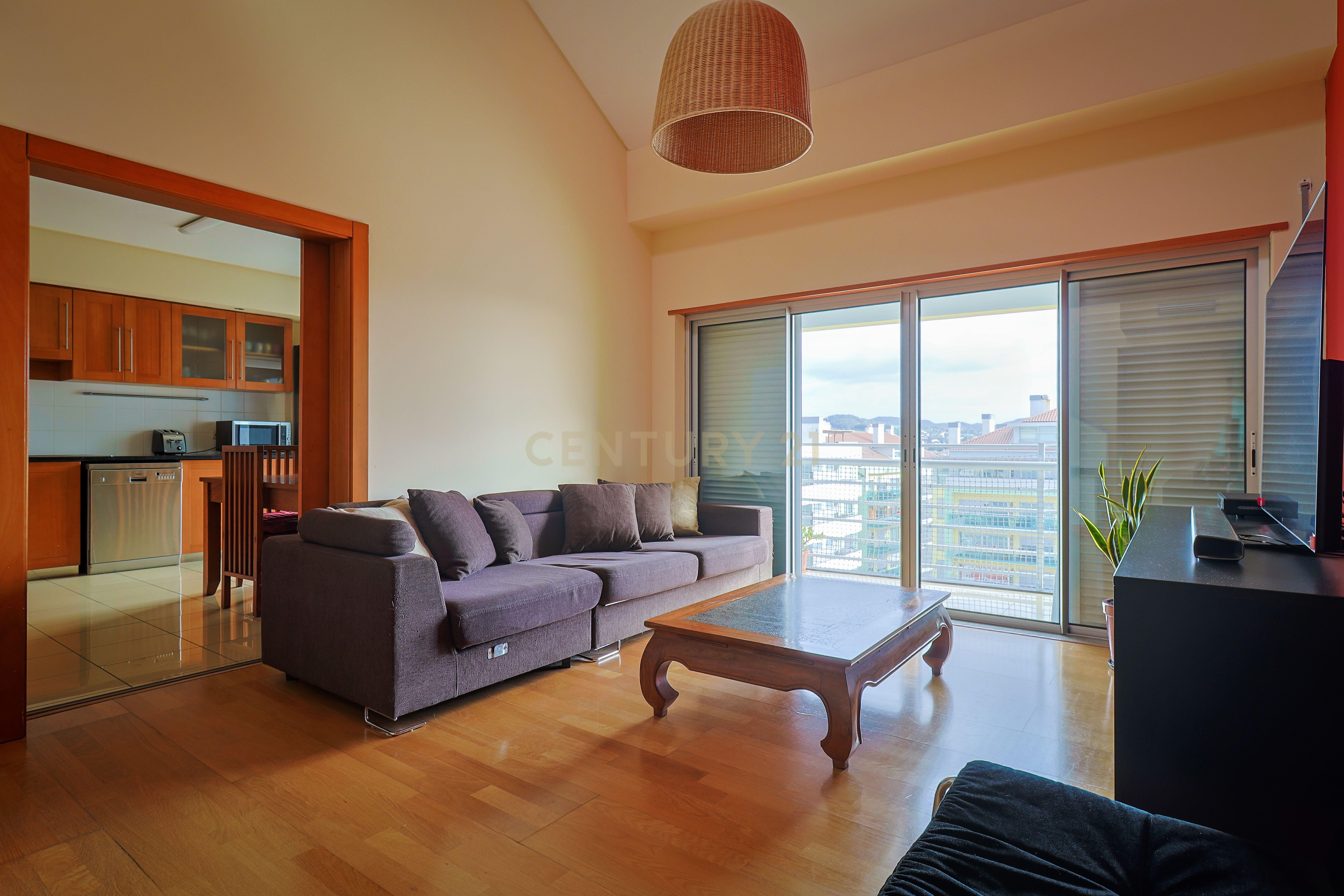 Apartamento T4 duplex, com garagem numa das Avenidas mais prestigiadas de Ponta Delgada, Açores - Image 2