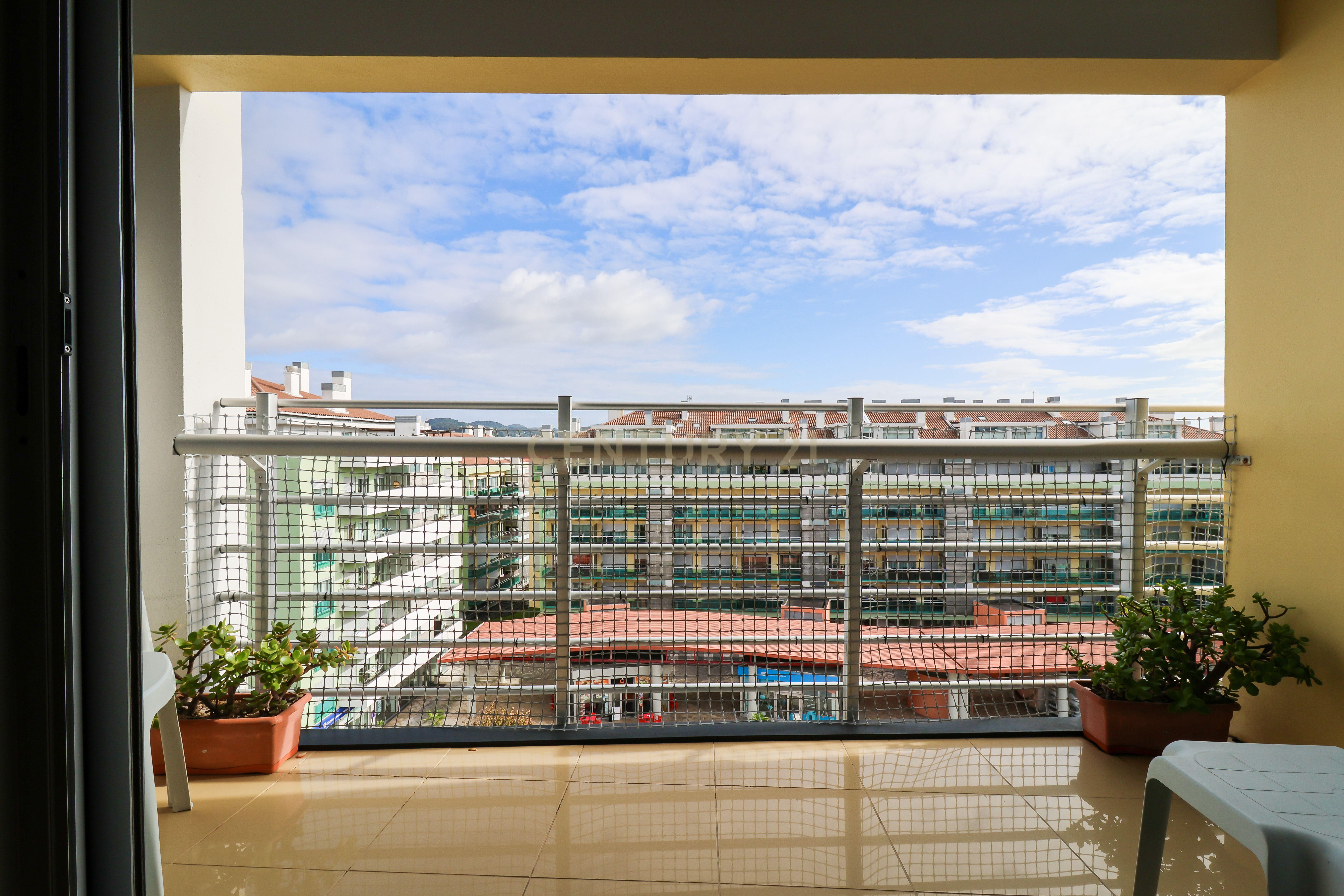 Apartamento T4 duplex, com garagem numa das Avenidas mais prestigiadas de Ponta Delgada, Açores - Image 7