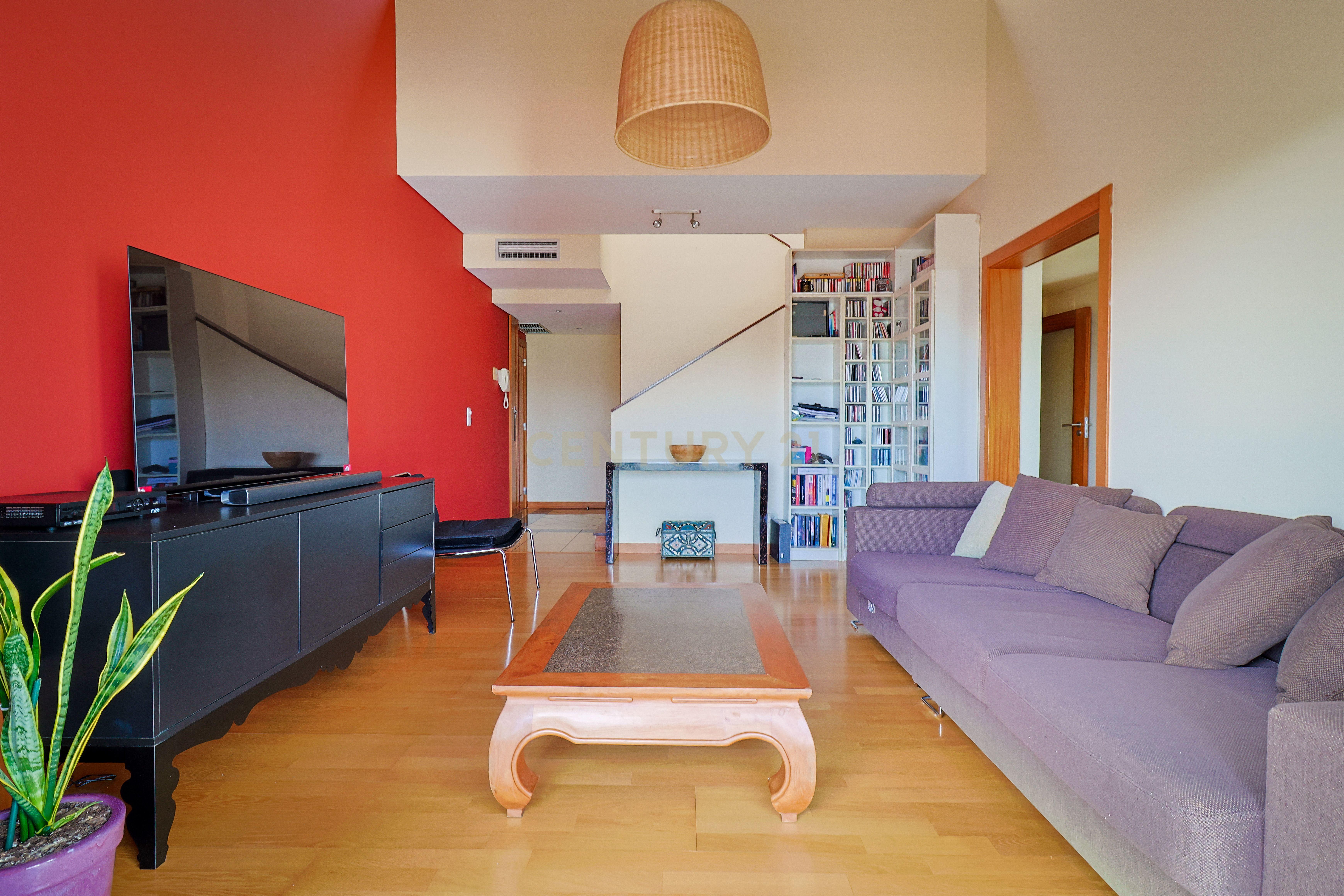 Apartamento T4 duplex, com garagem numa das Avenidas mais prestigiadas de Ponta Delgada, Açores - Image 4
