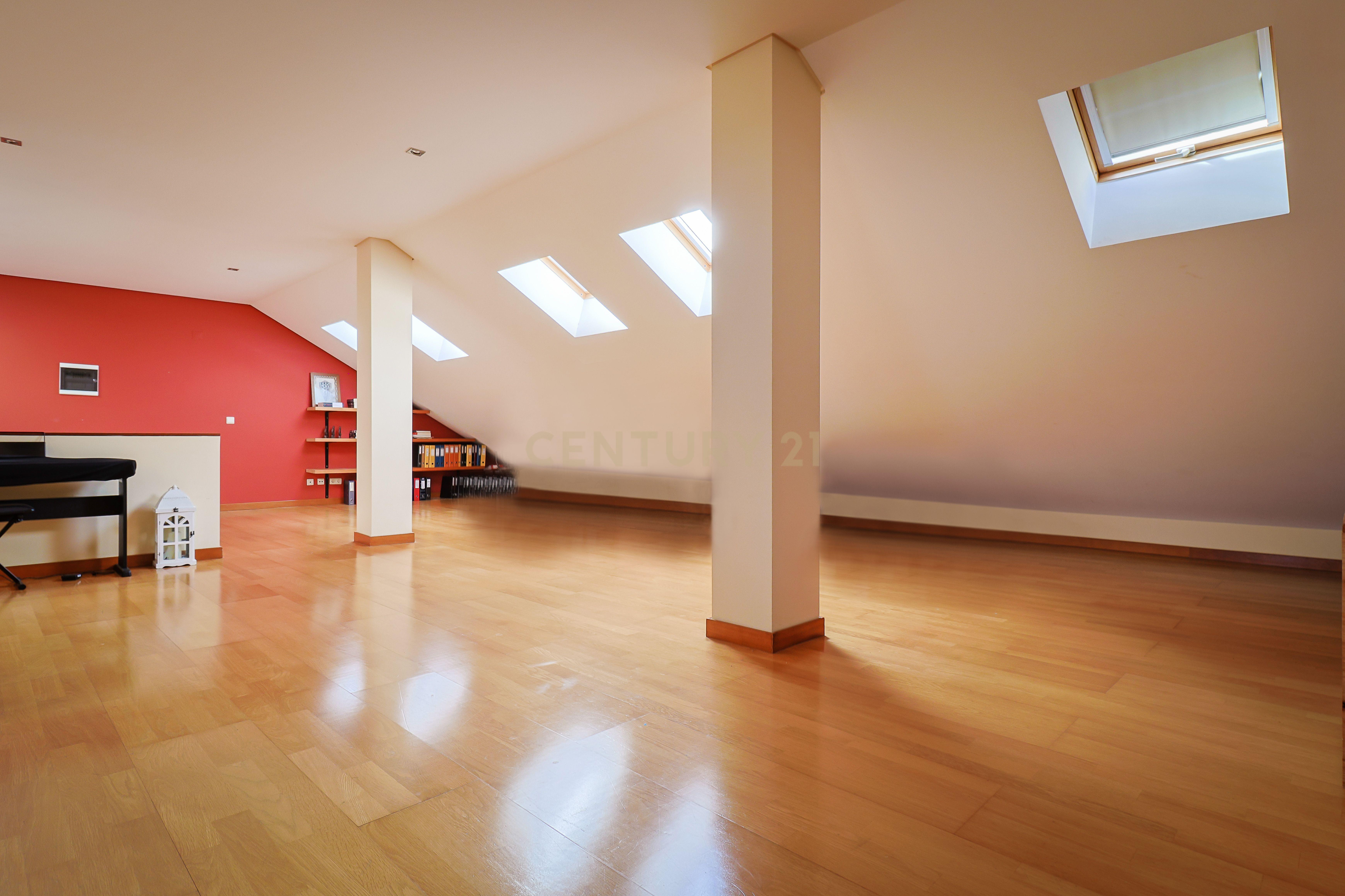 Apartamento T4 duplex, com garagem numa das Avenidas mais prestigiadas de Ponta Delgada, Açores - Image 37