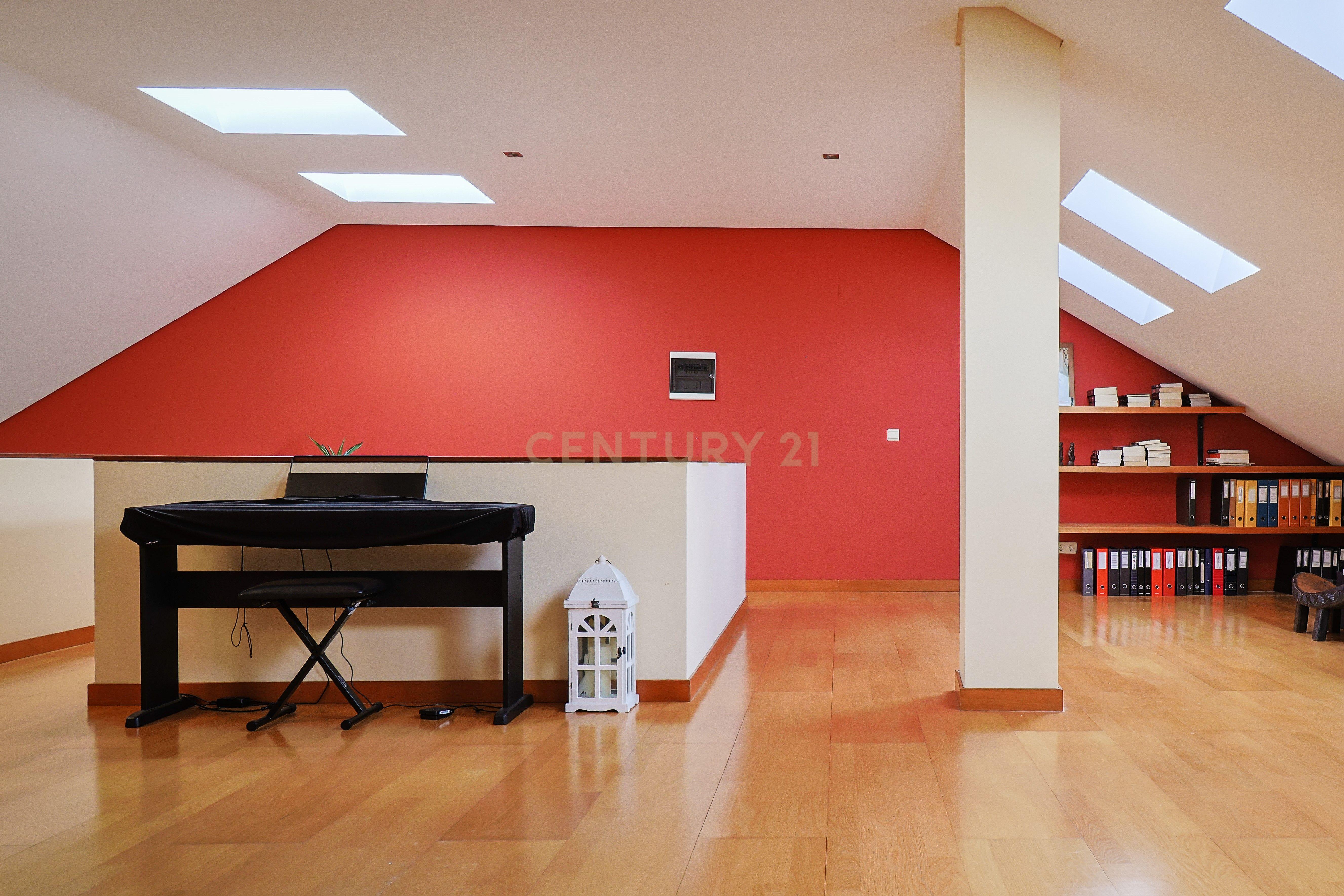 Apartamento T4 duplex, com garagem numa das Avenidas mais prestigiadas de Ponta Delgada, Açores - Image 32