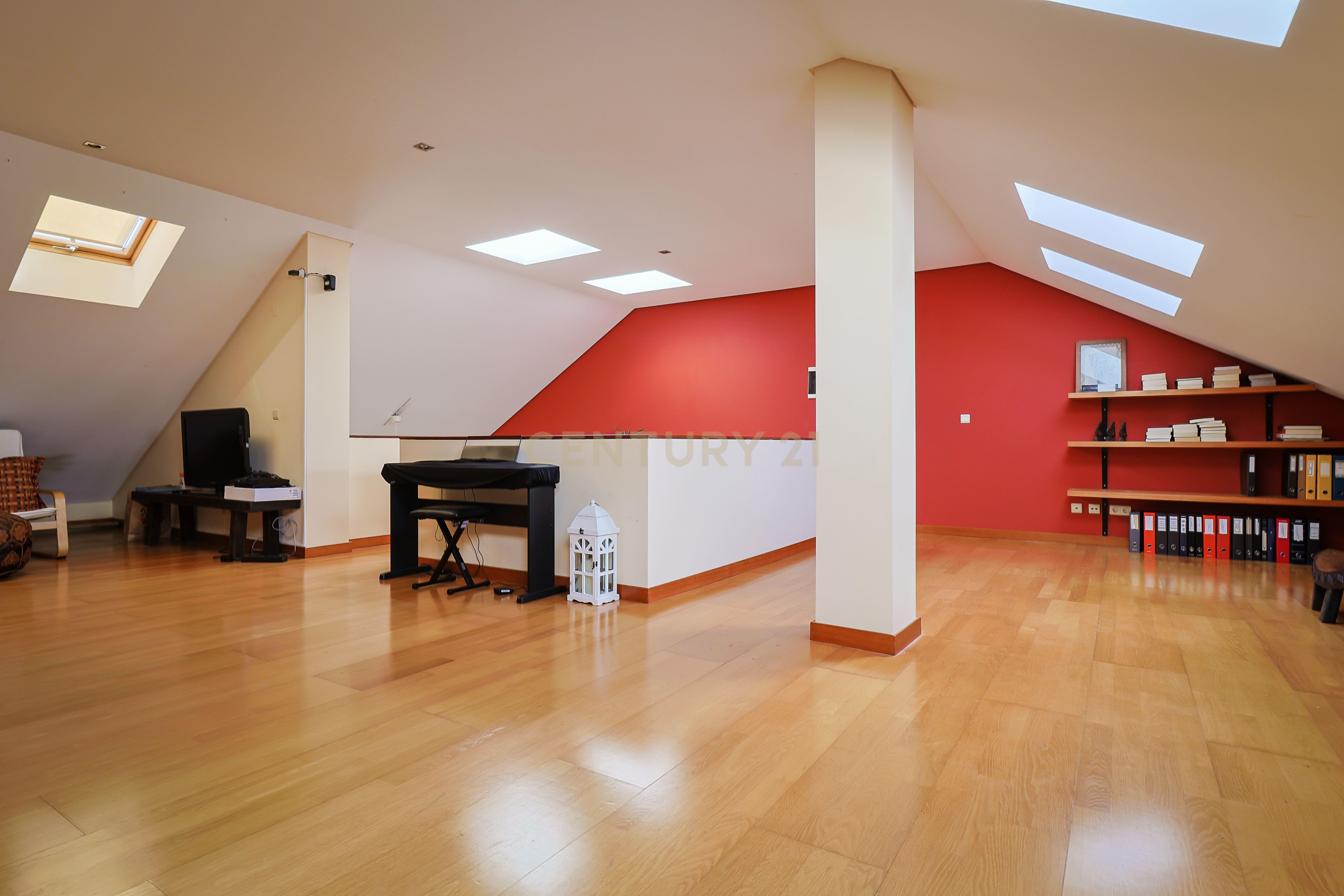 Apartamento T4 duplex, com garagem numa das Avenidas mais prestigiadas de Ponta Delgada, Açores - Image 33