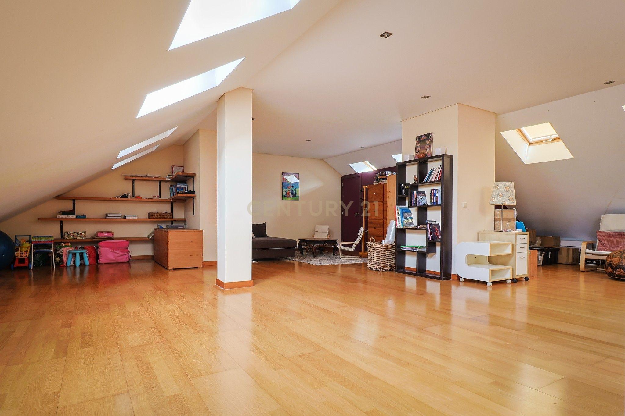 Apartamento T4 duplex, com garagem numa das Avenidas mais prestigiadas de Ponta Delgada, Açores - Image 36