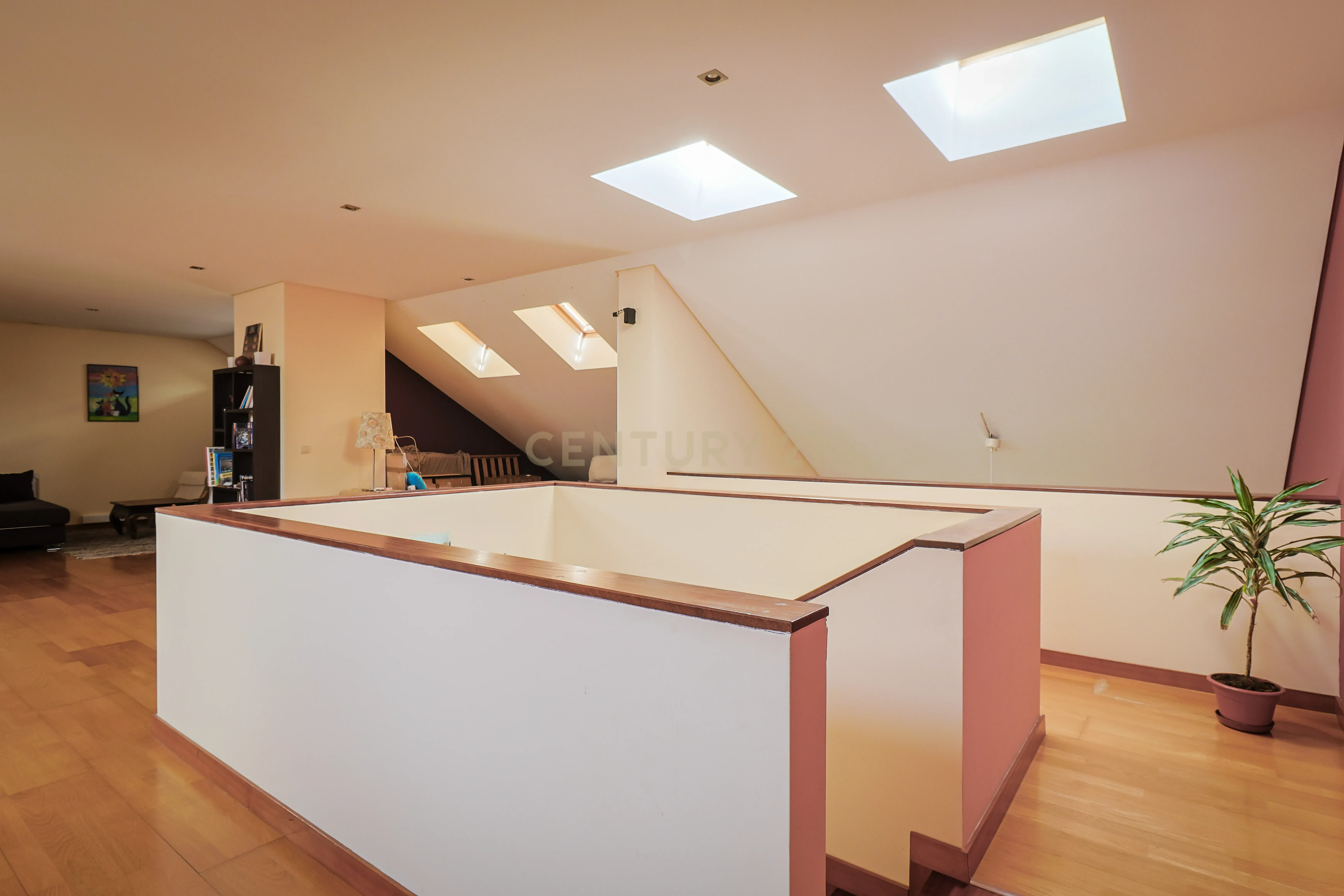 Apartamento T4 duplex, com garagem numa das Avenidas mais prestigiadas de Ponta Delgada, Açores - Image 31