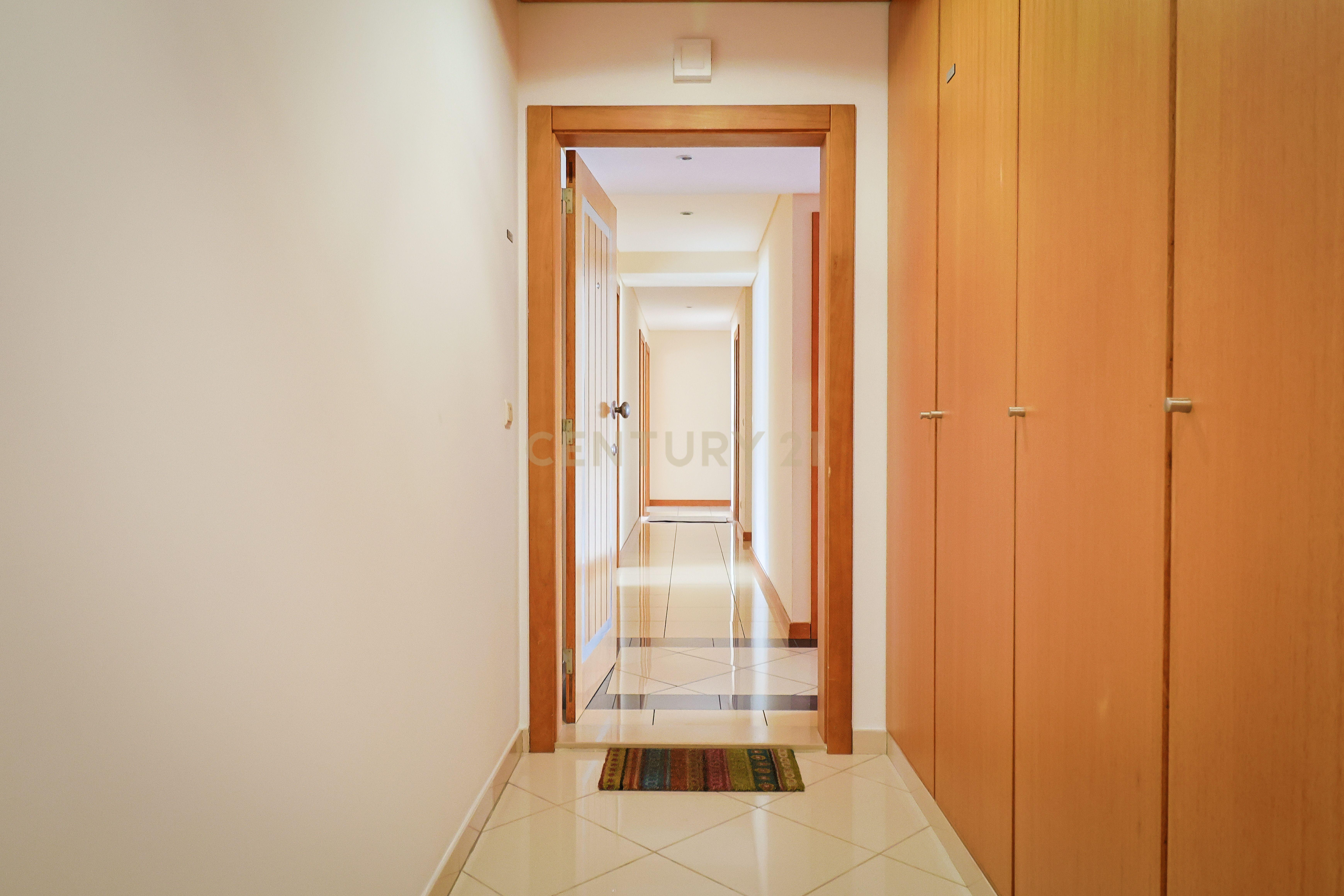 Apartamento T4 duplex, com garagem numa das Avenidas mais prestigiadas de Ponta Delgada, Açores - Image 26