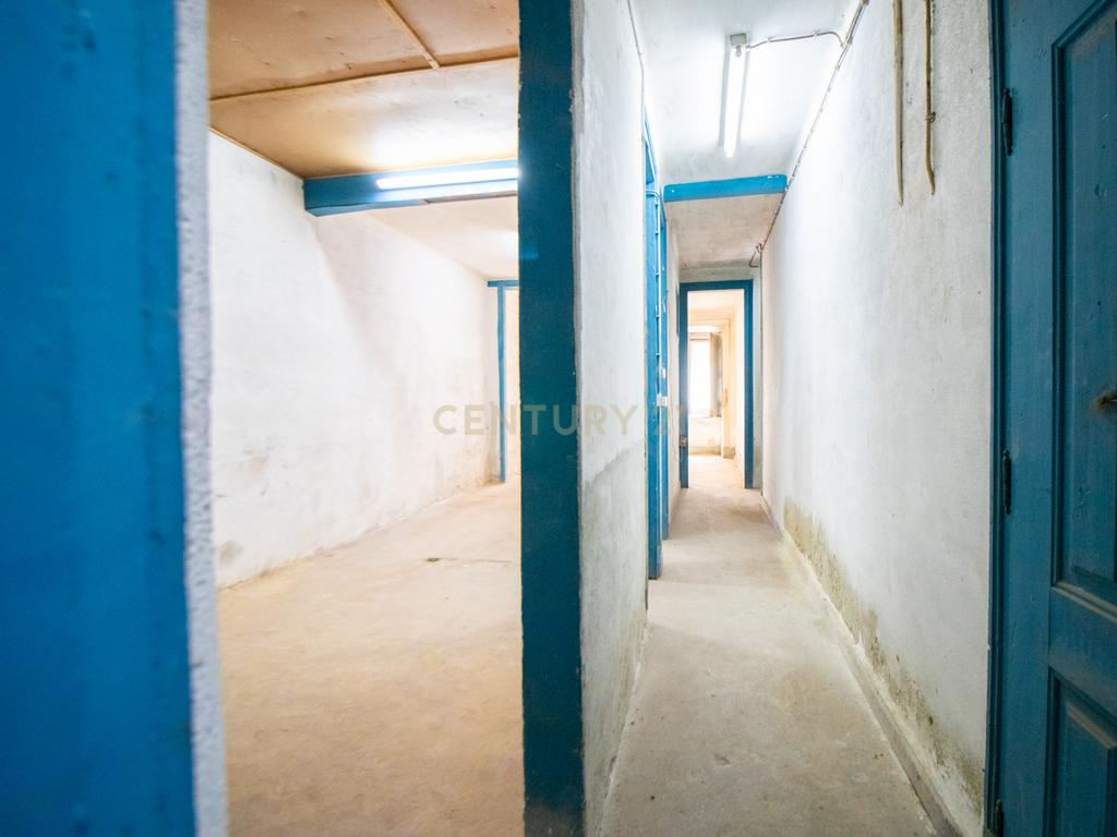 Espaço comercial / Apartamento para transformação e remodelação com logradouro na Rua José Estevão, em Lisboa. - Image 3