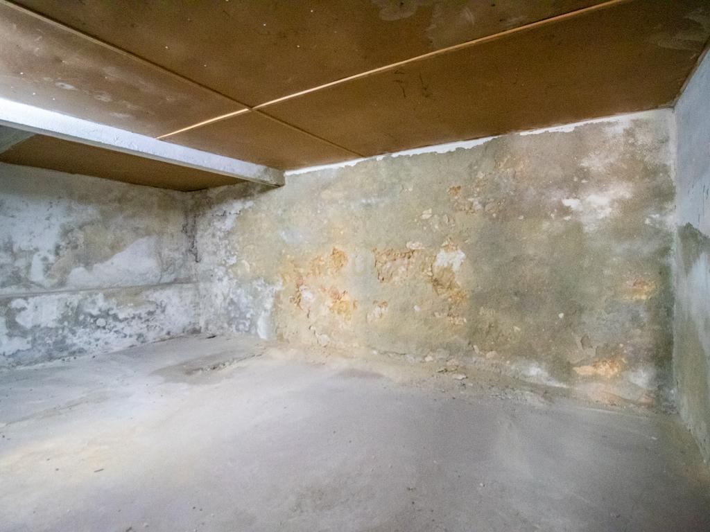 Espaço comercial / Apartamento para transformação e remodelação com logradouro na Rua José Estevão, em Lisboa. - Image 10