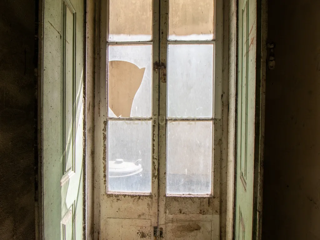 Espaço comercial / Apartamento para transformação e remodelação com logradouro na Rua José Estevão, em Lisboa. - Image 7