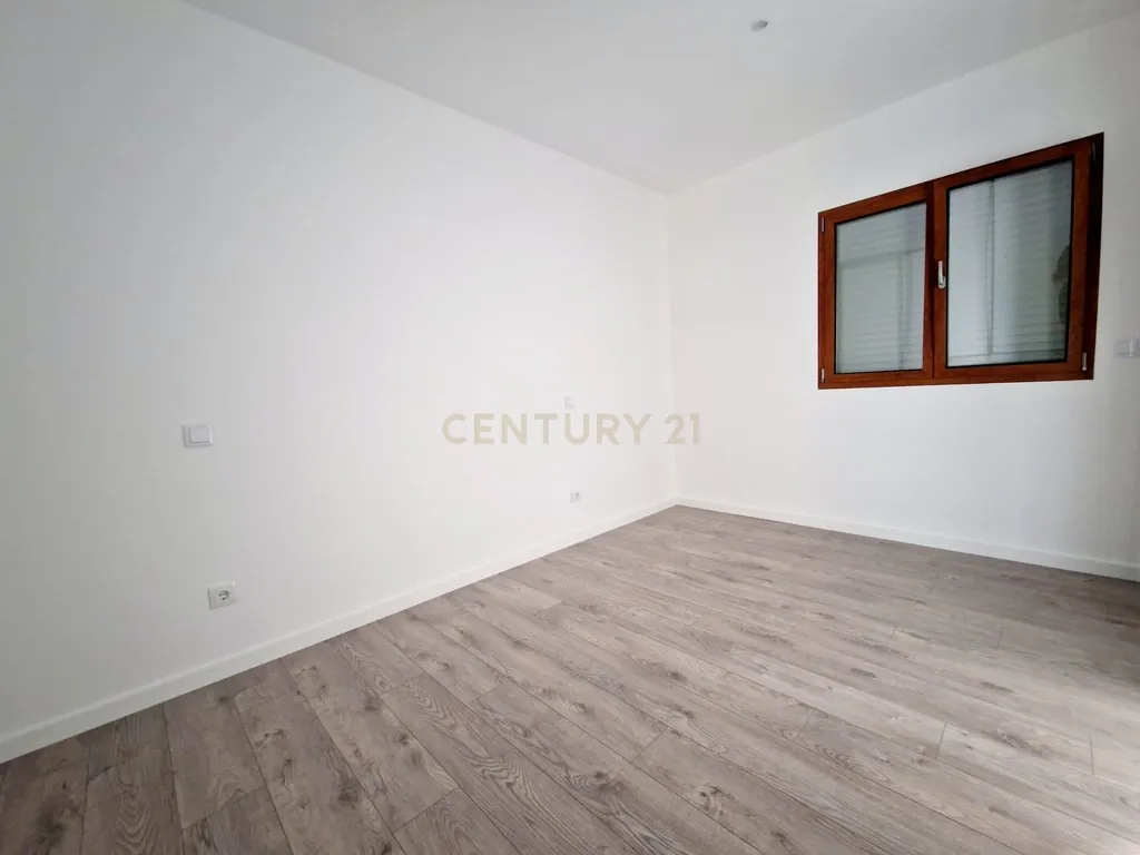 Apartamento || T1 no Centro De Pombal || Oportunidade - Image 9