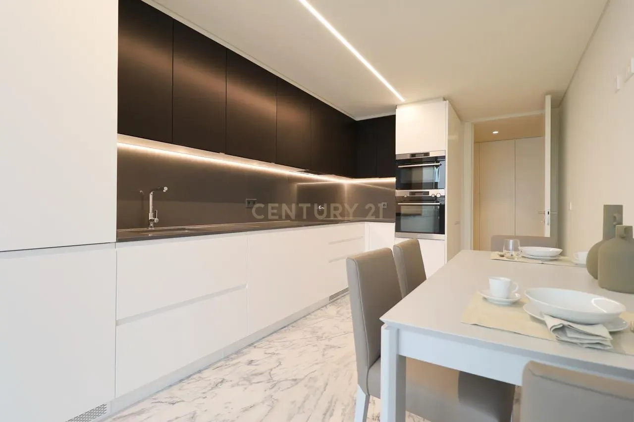 Apartamento de Luxo T2 no Infinity Tower em Campolide - Image 4