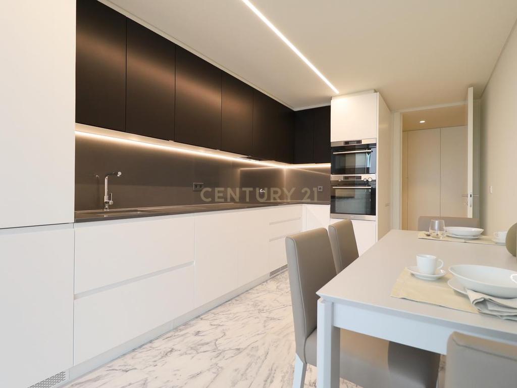 Apartamento de Luxo T2 no Infinity Tower em Campolide - Image 4
