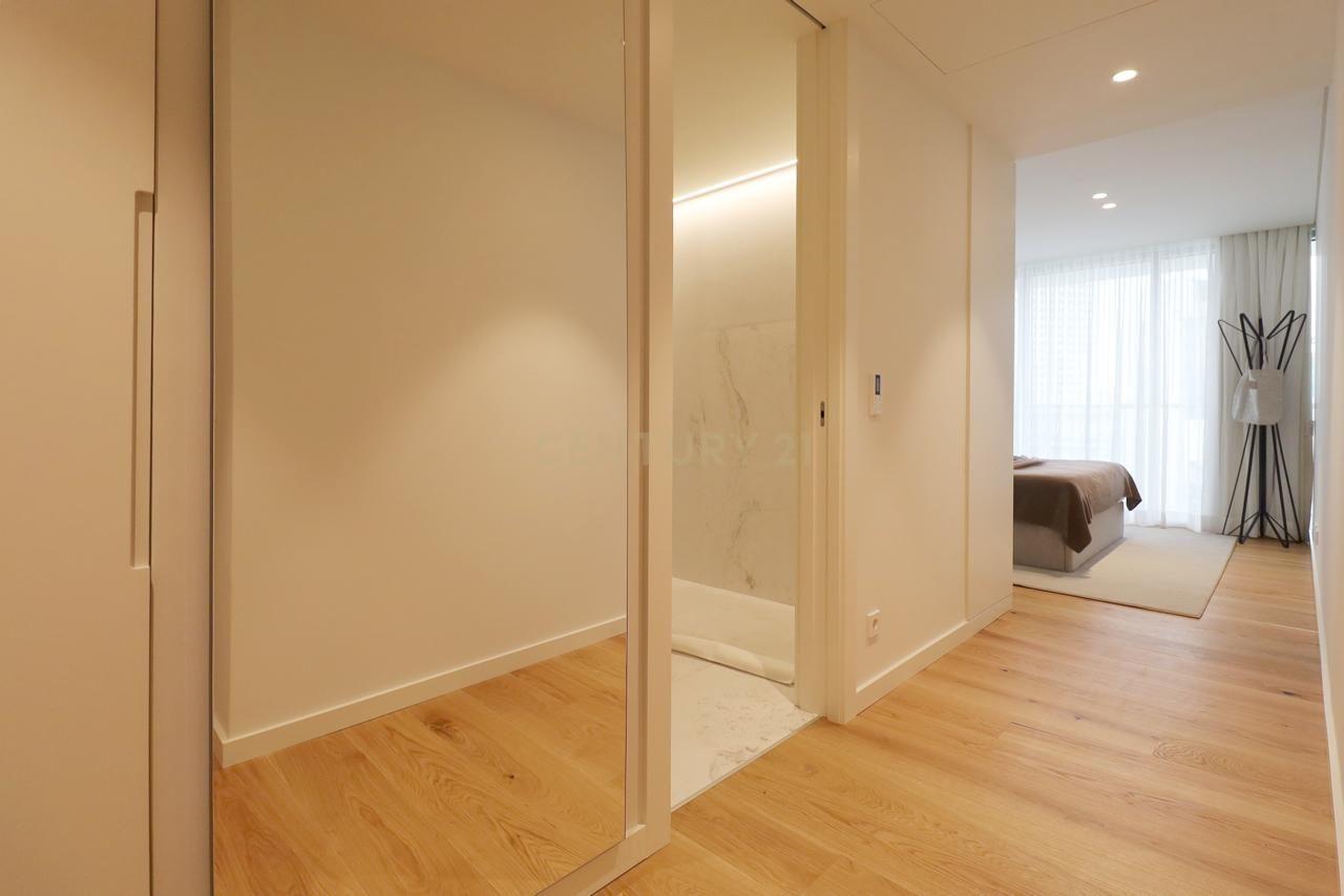 Apartamento de Luxo T2 no Infinity Tower em Campolide - Image 14