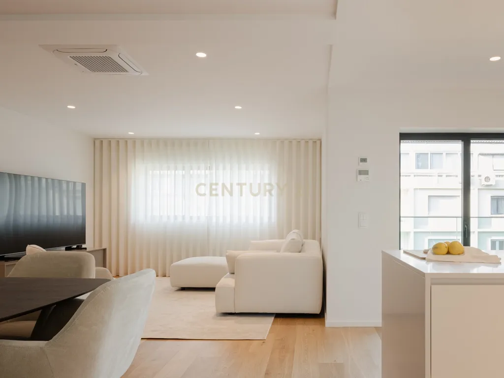 Apartamento de luxo; três suites e três varandas, com uma sala de 40 m2 em plano aberto e uma garagem no coração de Lisboa. - Image 25