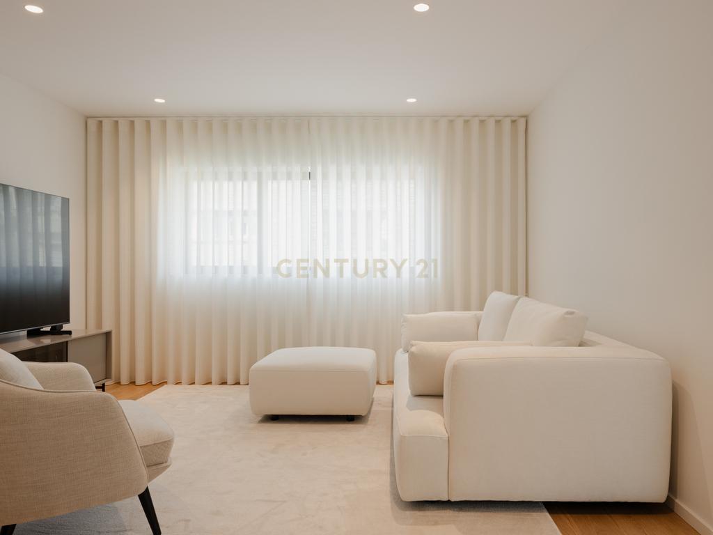 Apartamento de luxo; três suites e três varandas, com uma sala de 40 m2 em plano aberto e uma garagem no coração de Lisboa. - Image 22