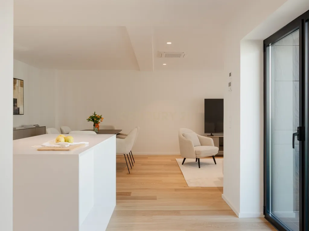 Apartamento de luxo; três suites e três varandas, com uma sala de 40 m2 em plano aberto e uma garagem no coração de Lisboa. - Image 11