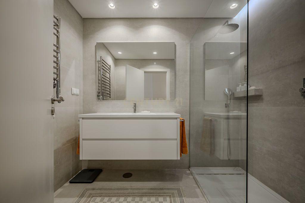 T2 Estoril remodelado com Terraço em Condomínio Privado - Image 13