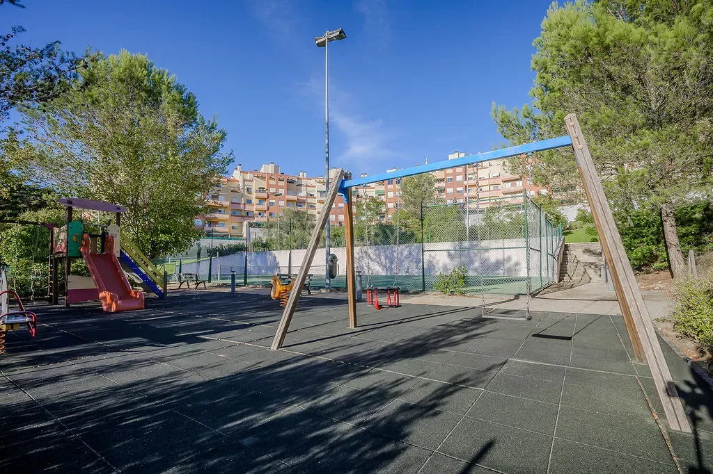 T2 Estoril remodelado com Terraço em Condomínio Privado - Image 24
