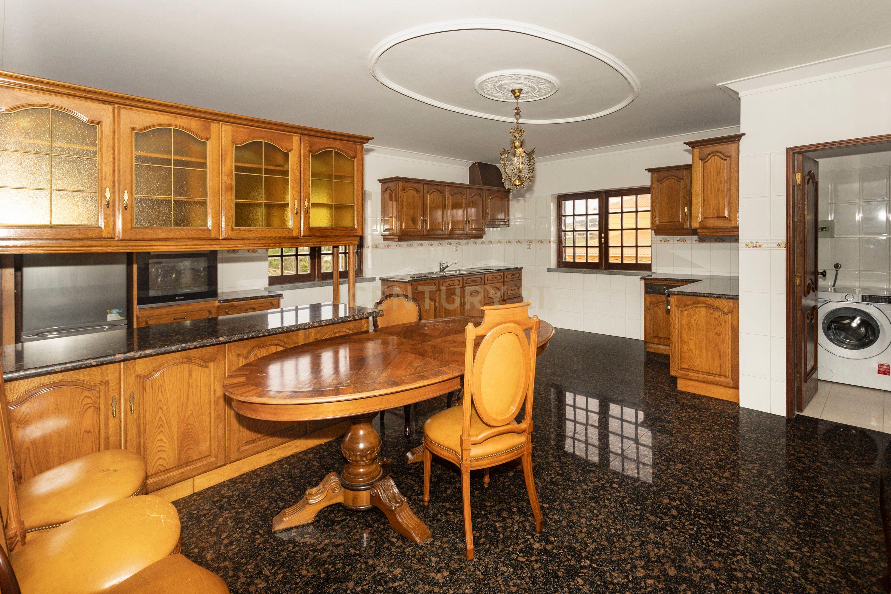Apartamento T4 está localizado na Areia Branca - Image 11