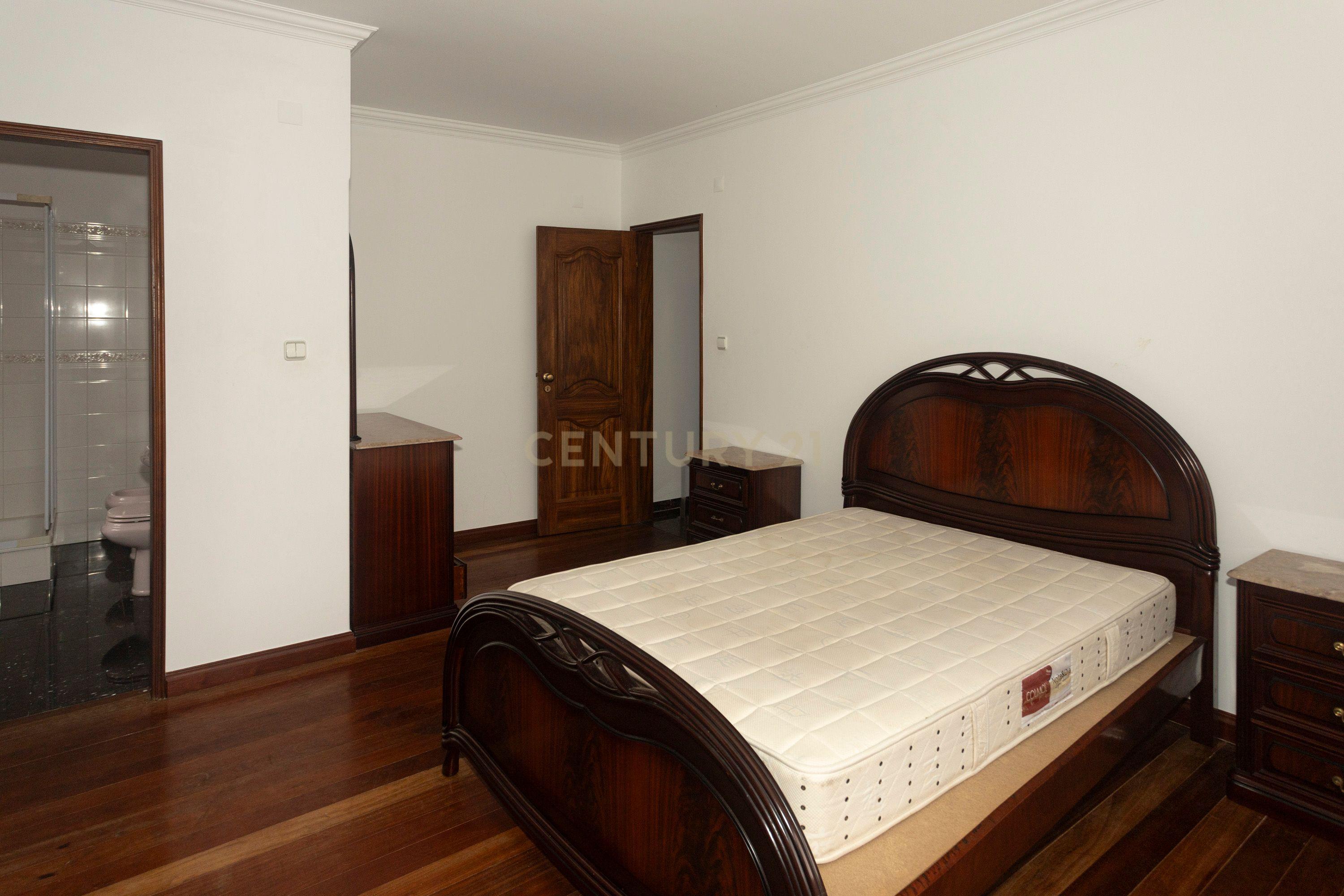 Apartamento T4 está localizado na Areia Branca - Image 34