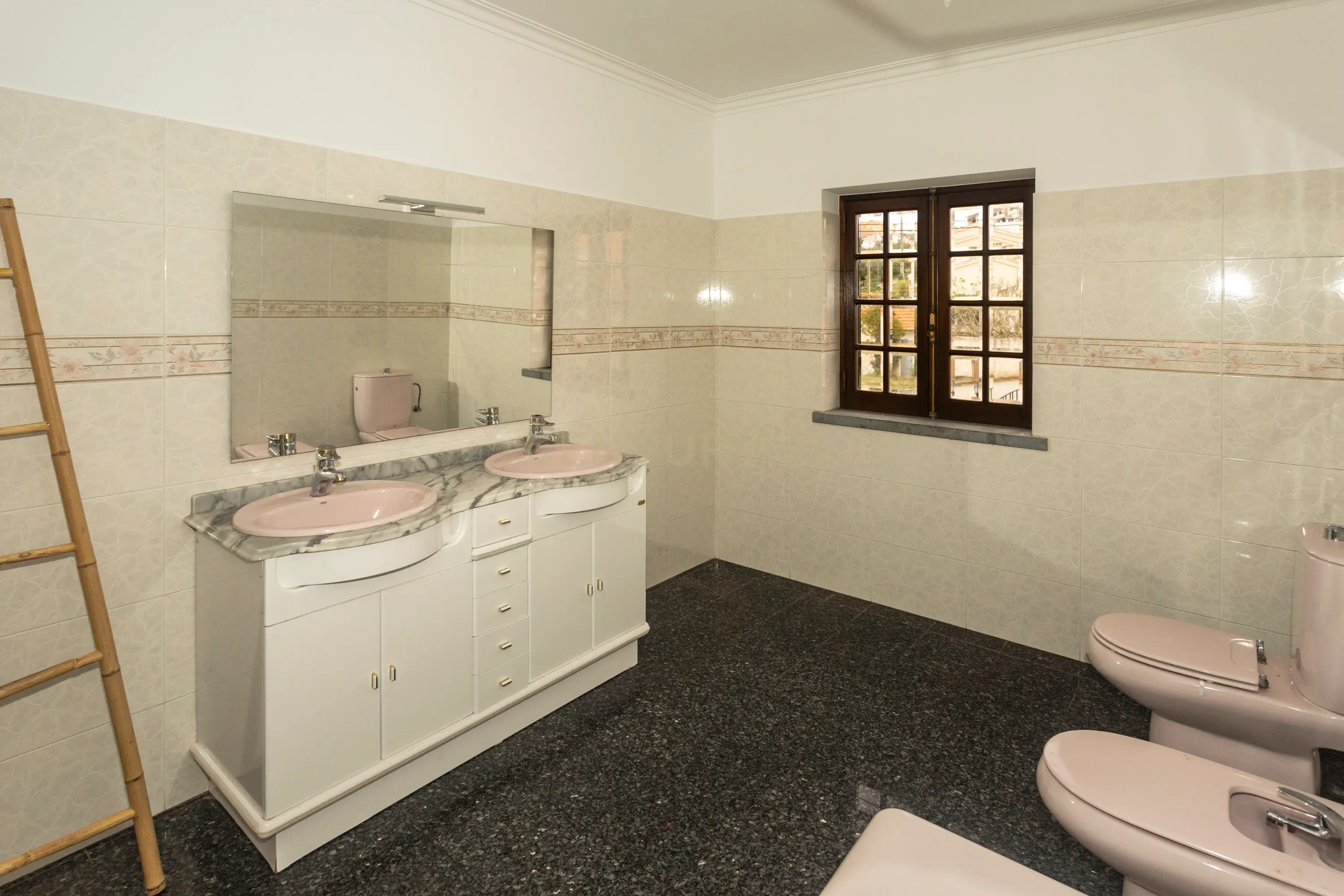 Apartamento T4 está localizado na Areia Branca - Image 27