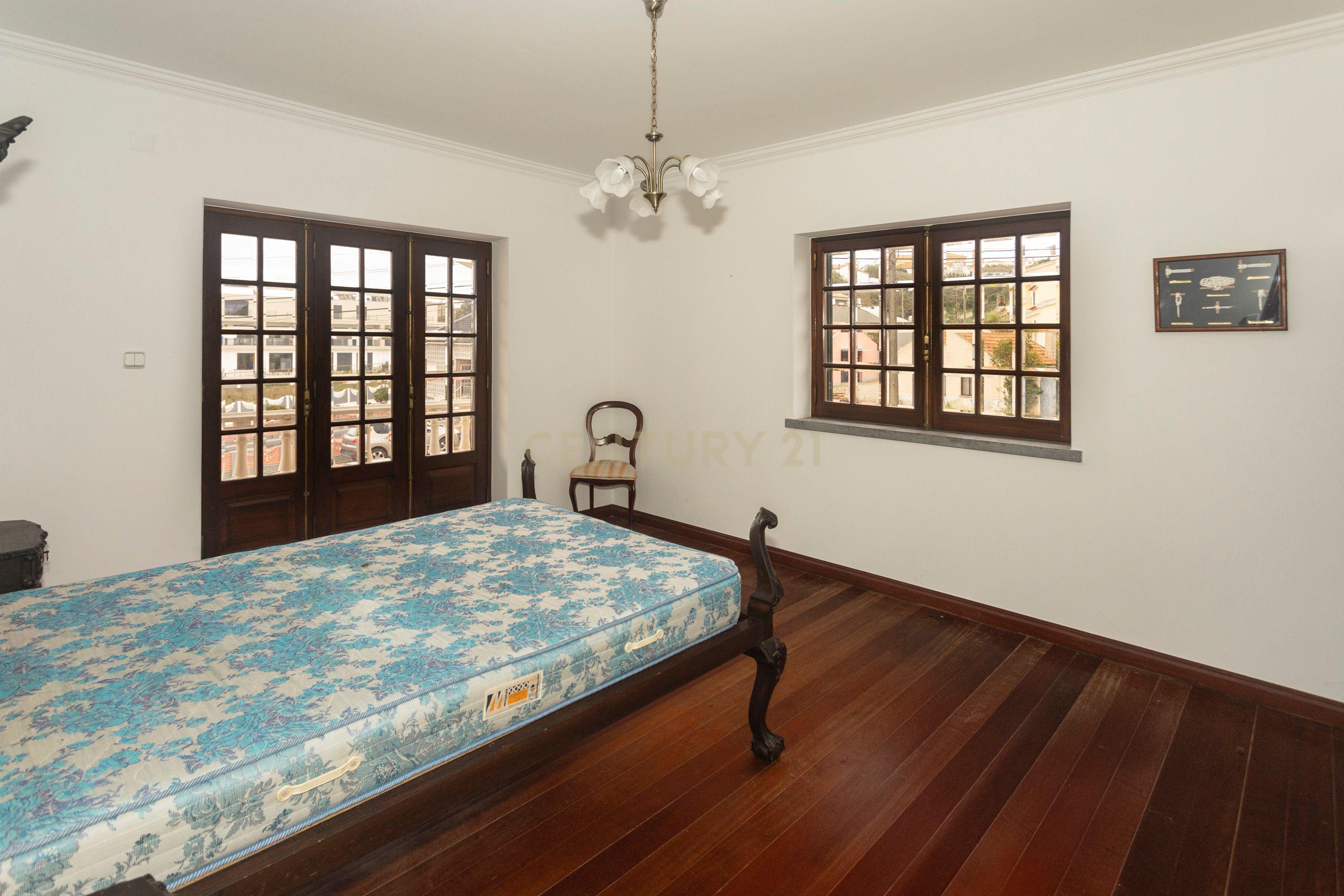 Apartamento T4 está localizado na Areia Branca - Image 35