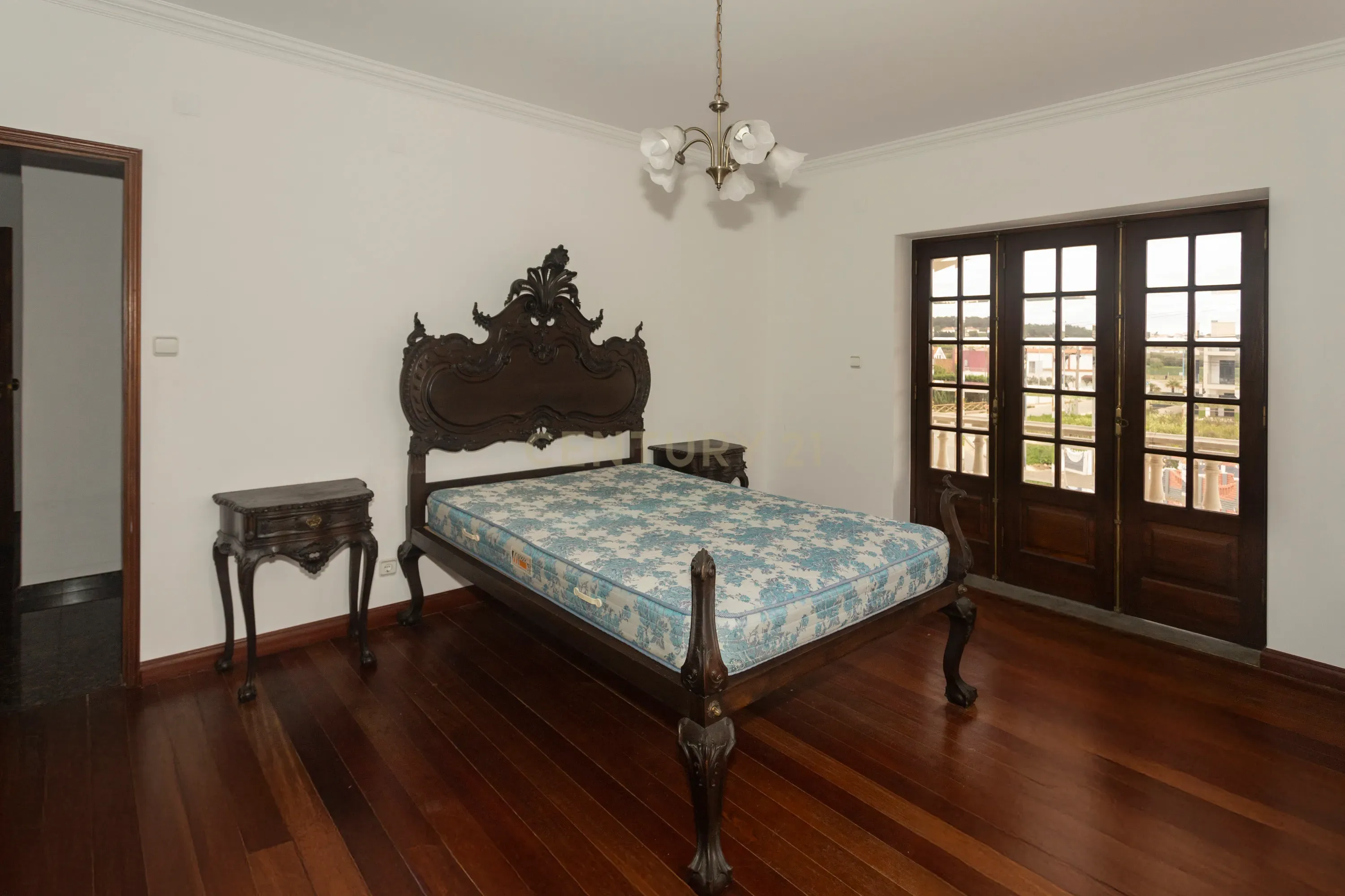 Apartamento T4 está localizado na Areia Branca - Image 37