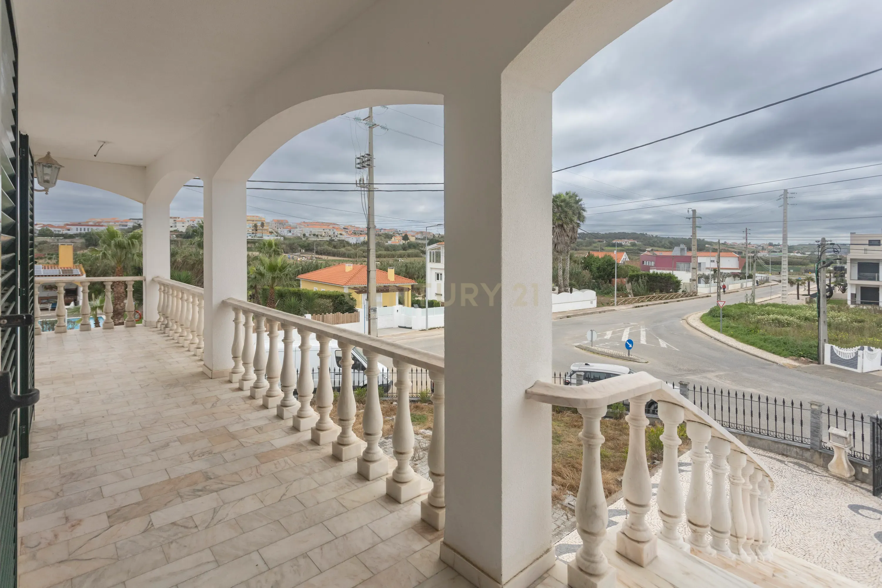 Apartamento T4 está localizado na Areia Branca - Image 2