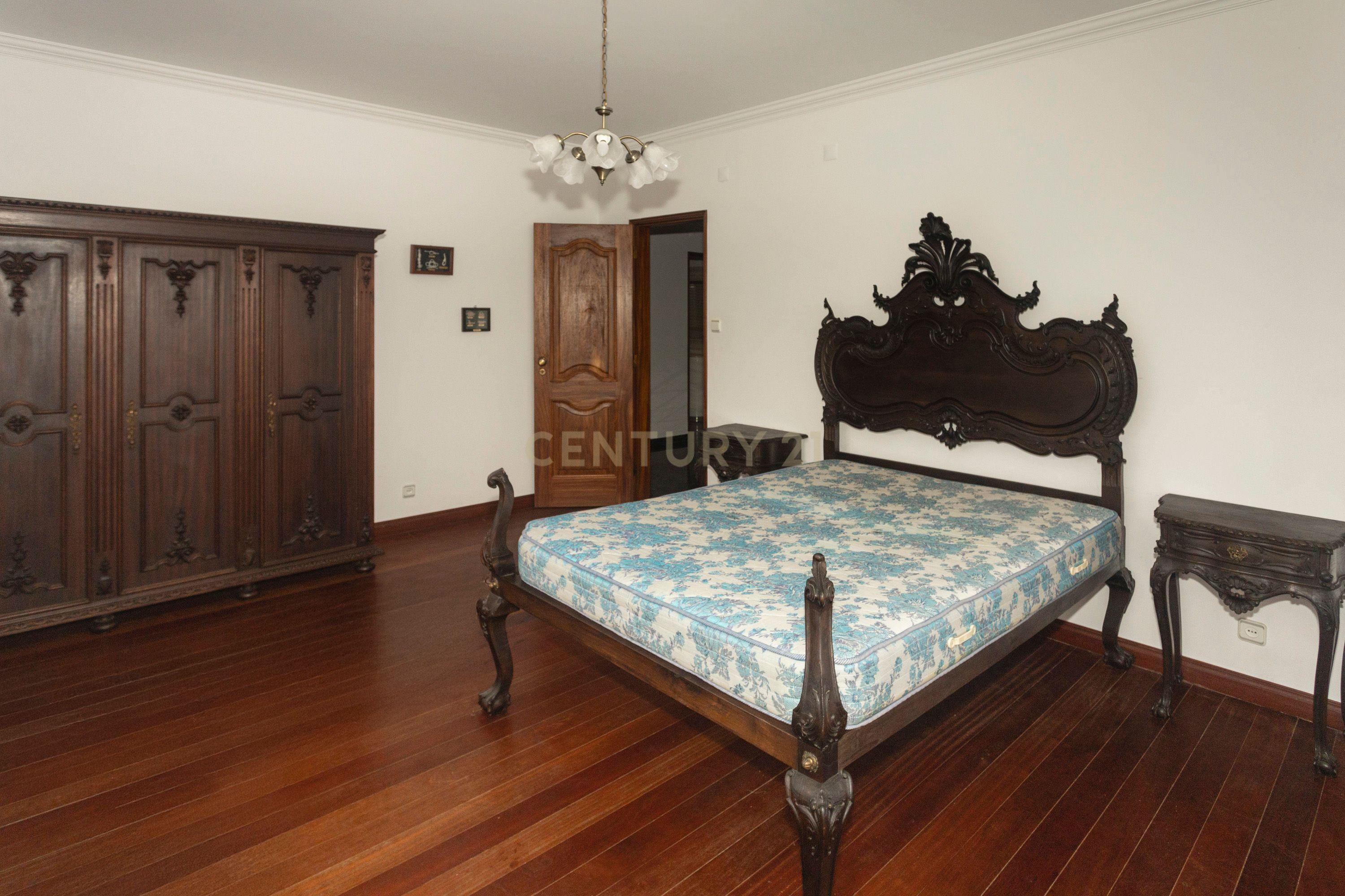 Apartamento T4 está localizado na Areia Branca - Image 31