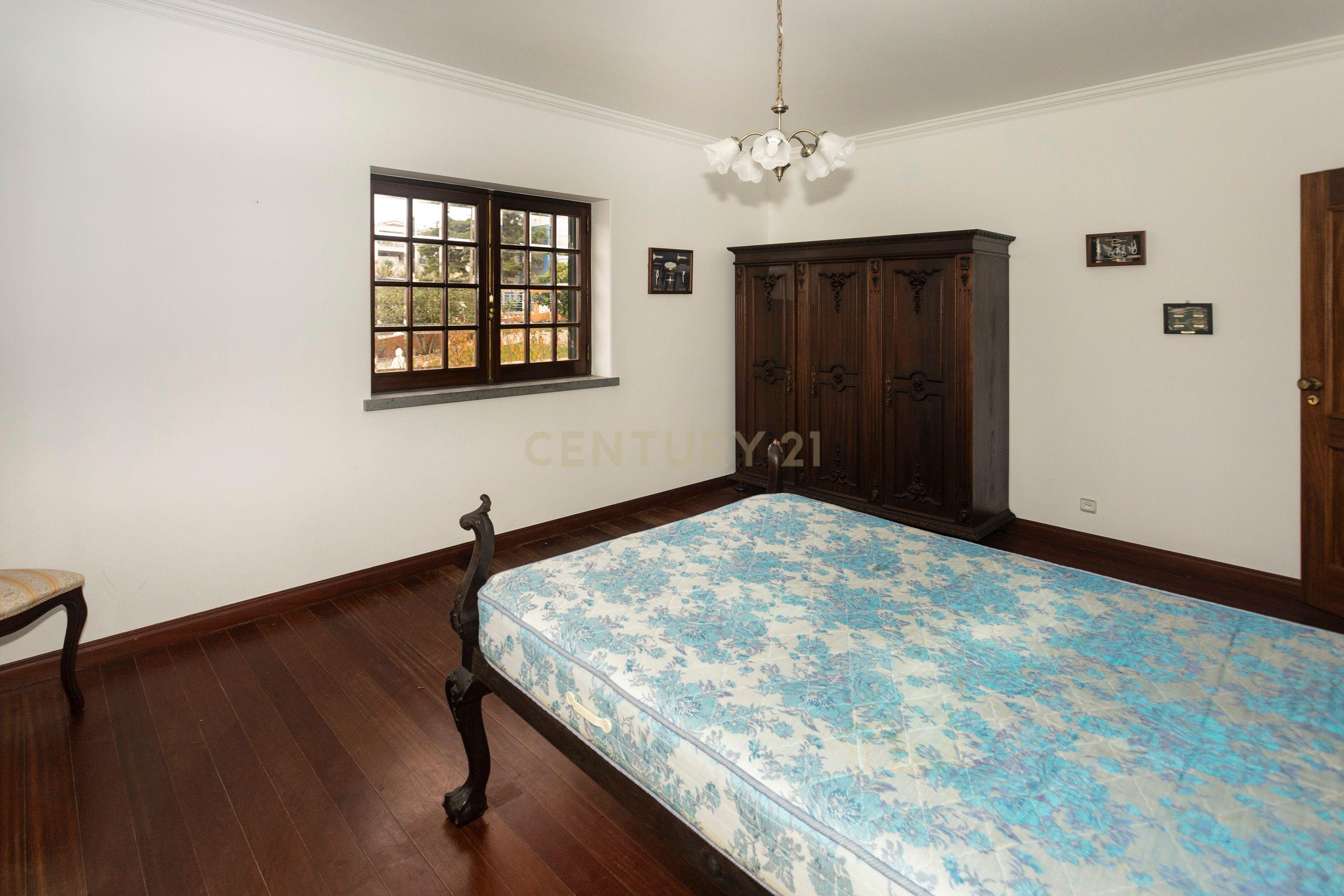 Apartamento T4 está localizado na Areia Branca - Image 32