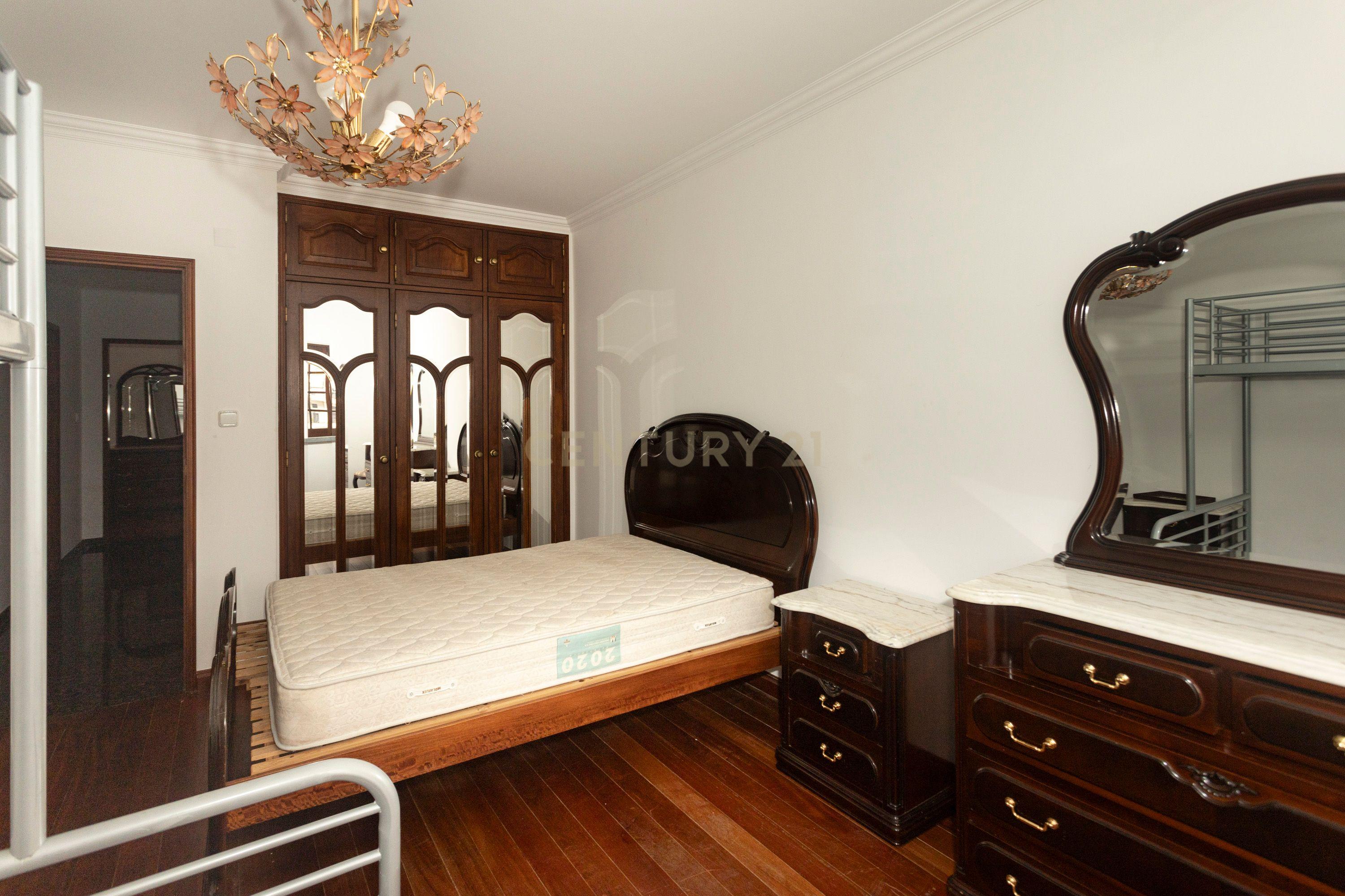 Apartamento T4 está localizado na Areia Branca - Image 36