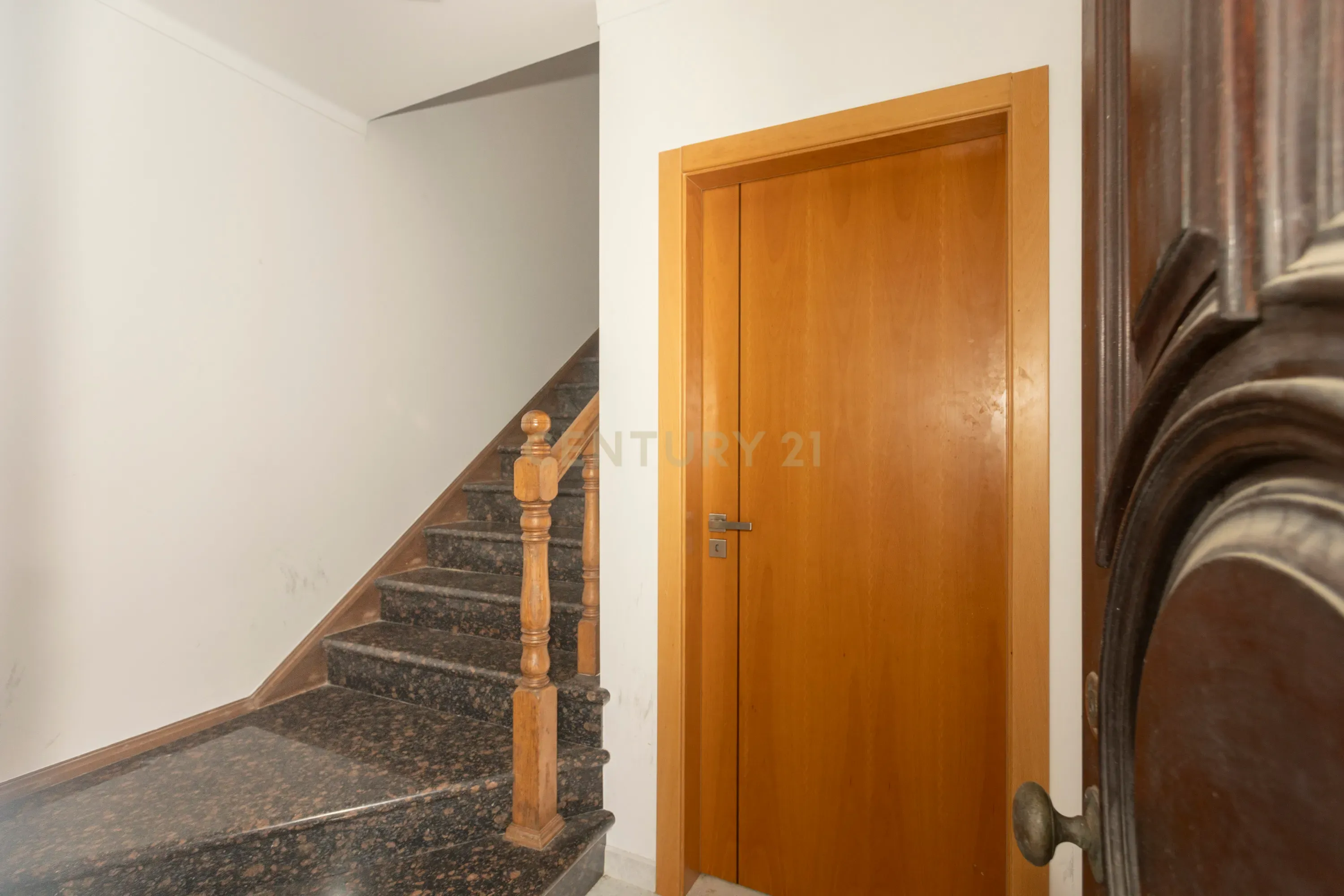 Apartamento T4 está localizado na Areia Branca - Image 39